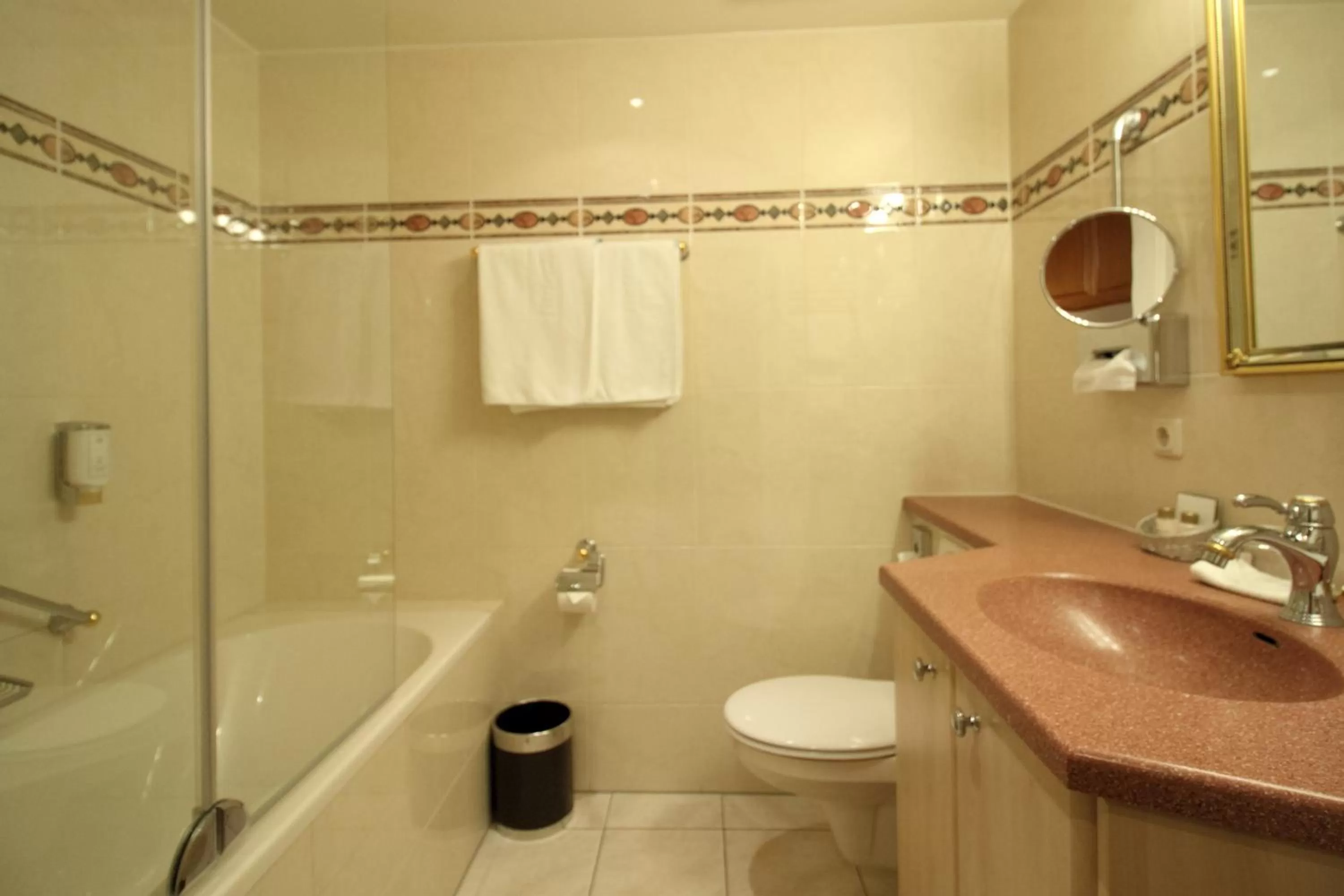 Bathroom in Reindl's Partenkirchener Hof