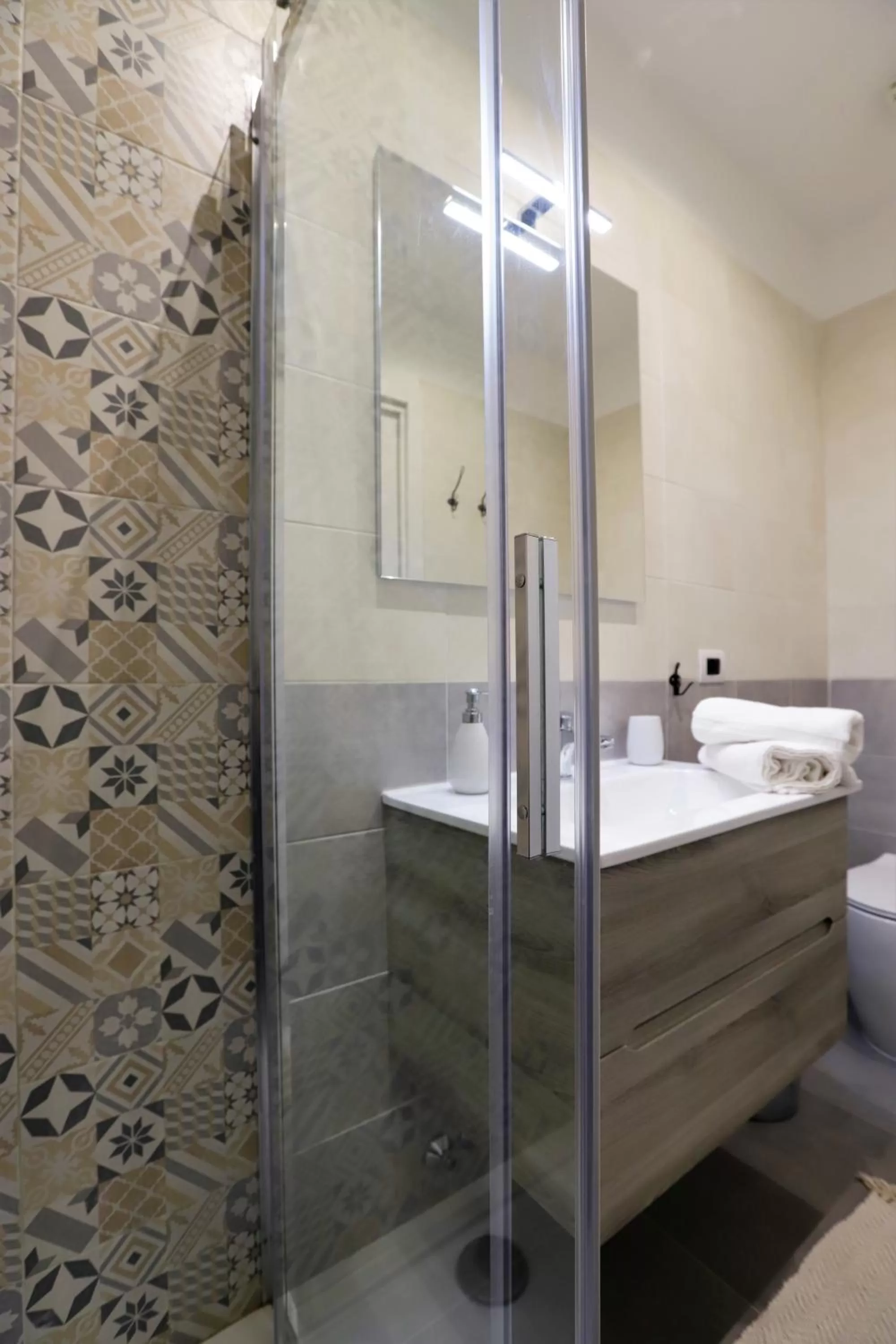 Bathroom in Napoli Vesuvio Apartments by Dimorra