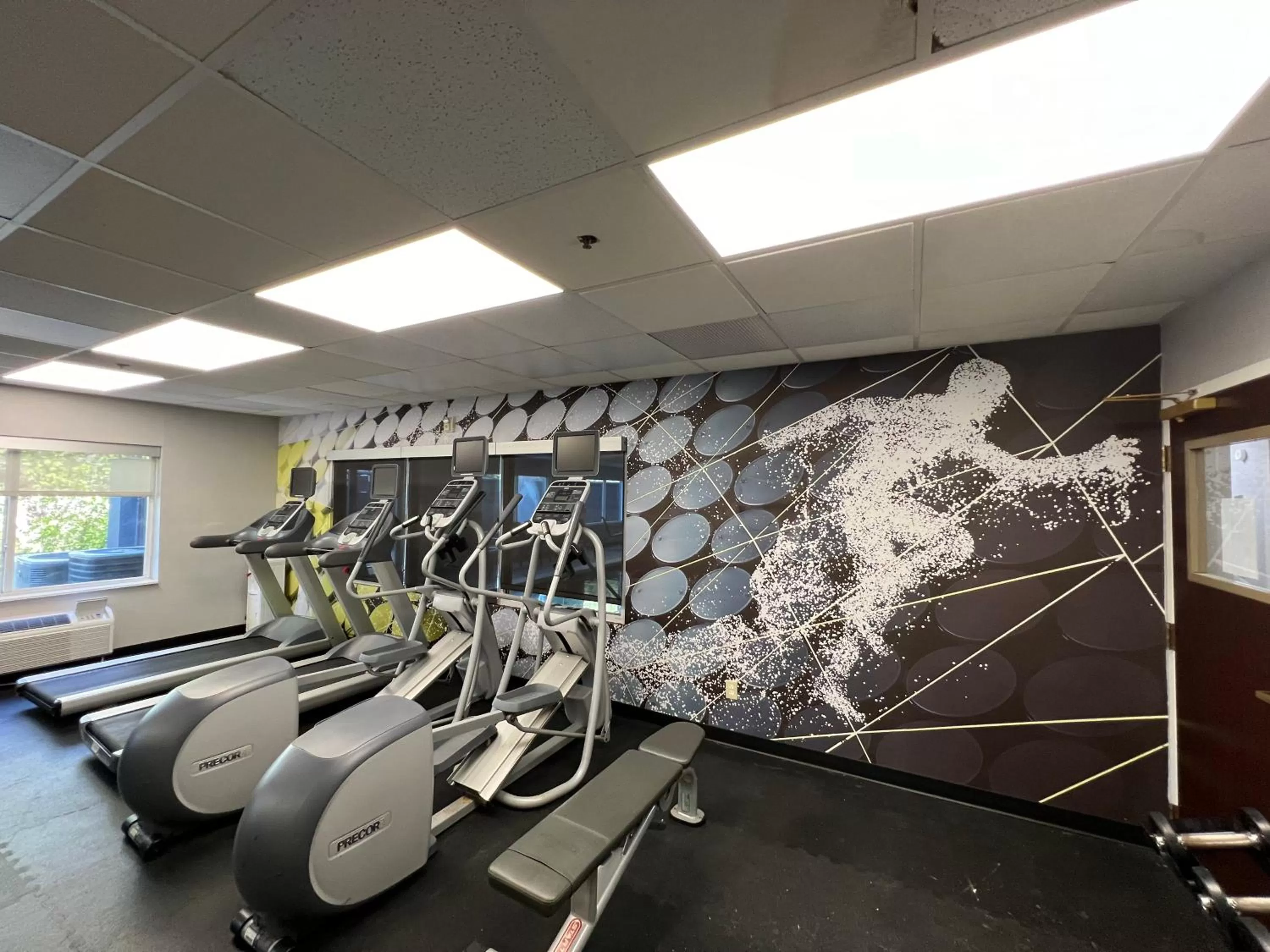 Fitness centre/facilities in Country Inn & Suites by Radisson, LSU - Medical Corridor