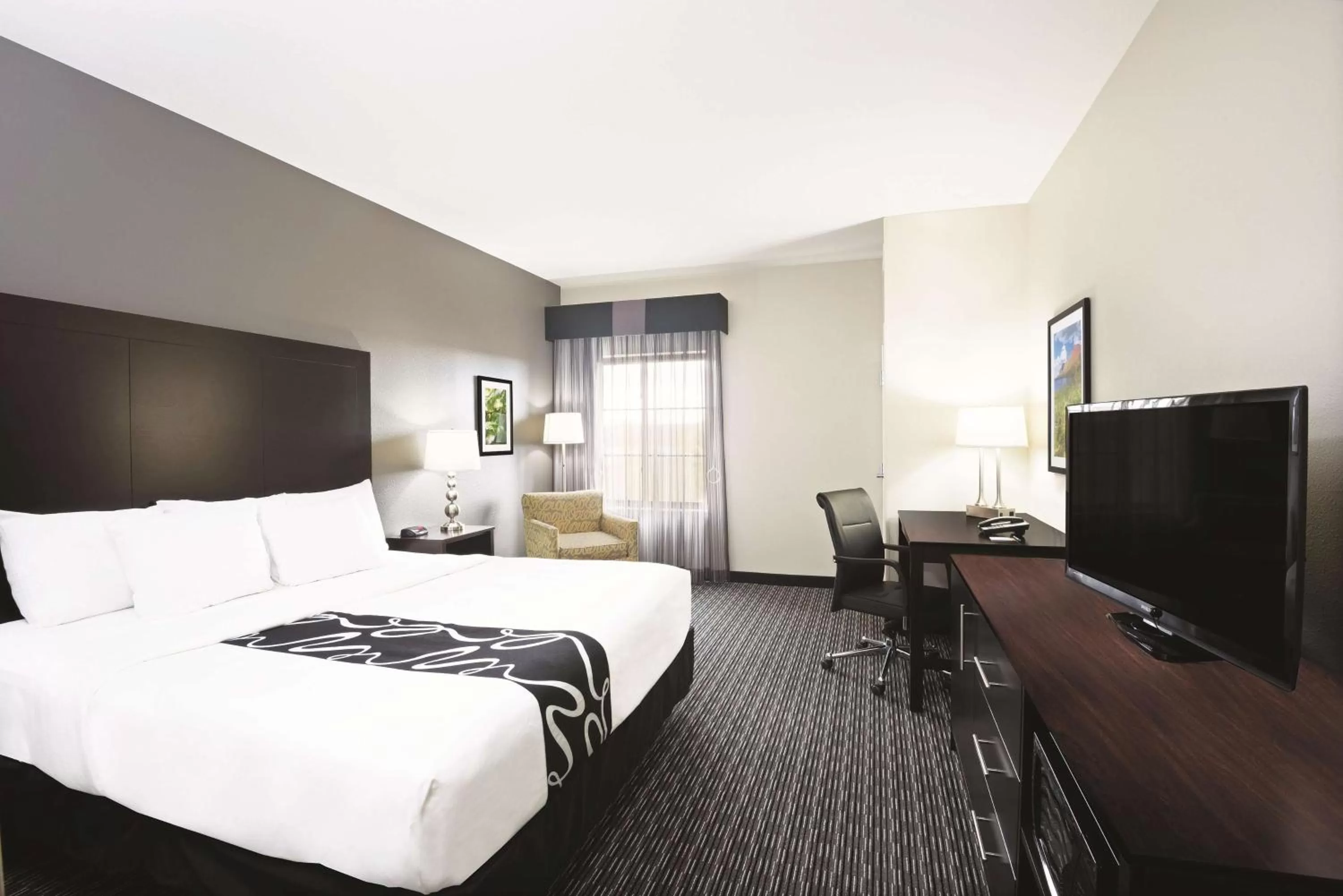 Photo of the whole room, Bed in La Quinta by Wyndham Billings