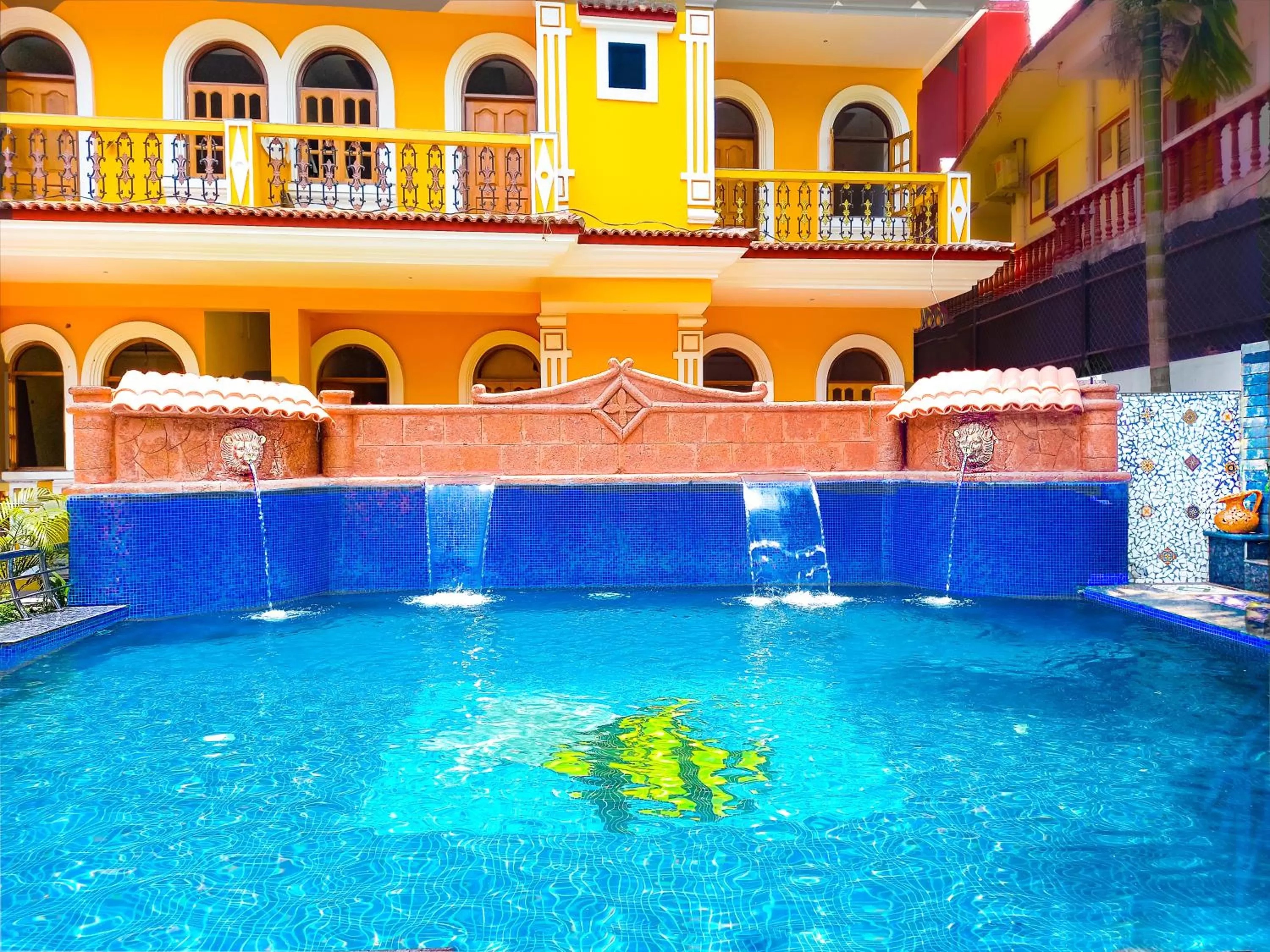 Property building in Casa Salvador