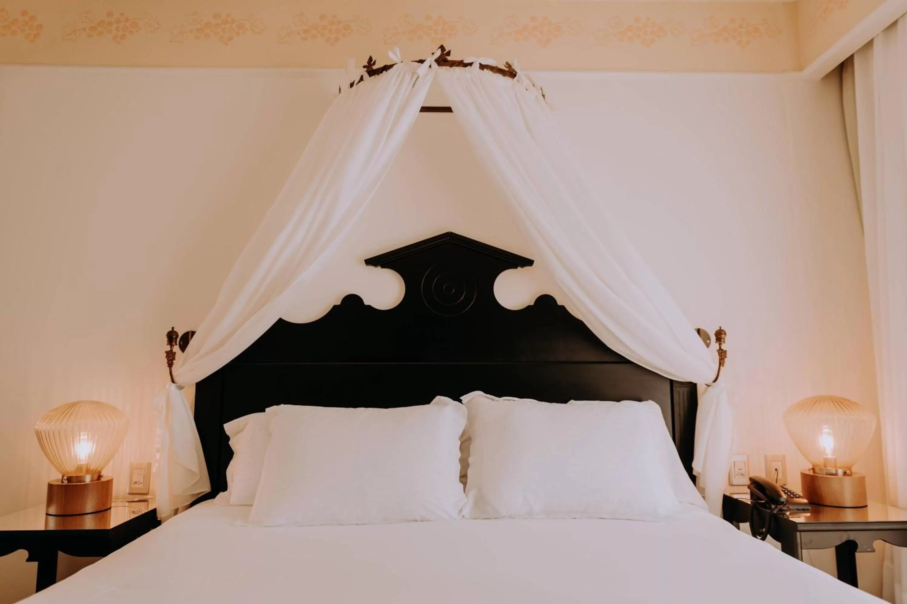 Bedroom, Bed in Hotel & Spa do Vinho, Autograph Collection