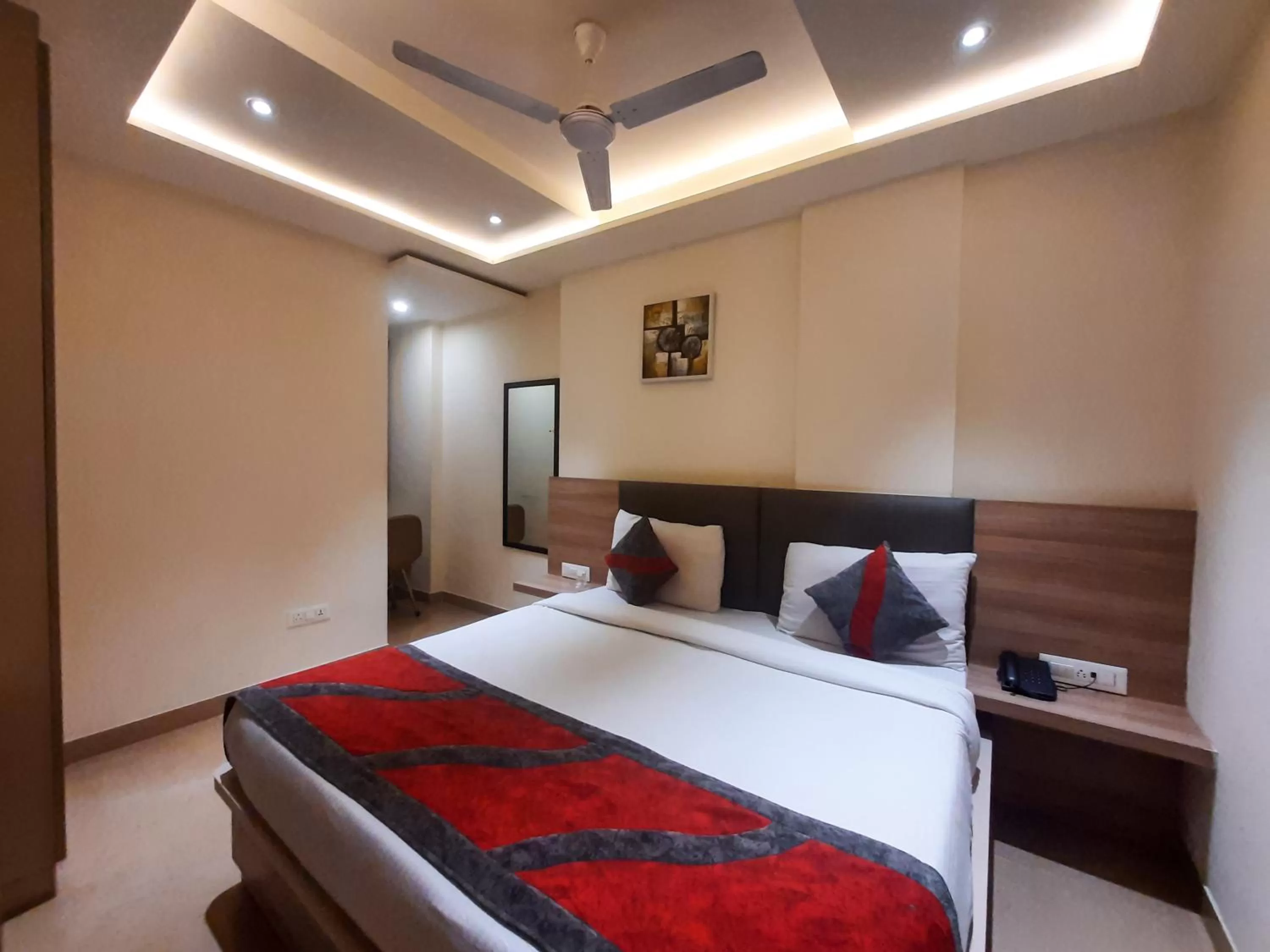 Bedroom, Bed in Hotel Tripple Tree - Karol Bagh
