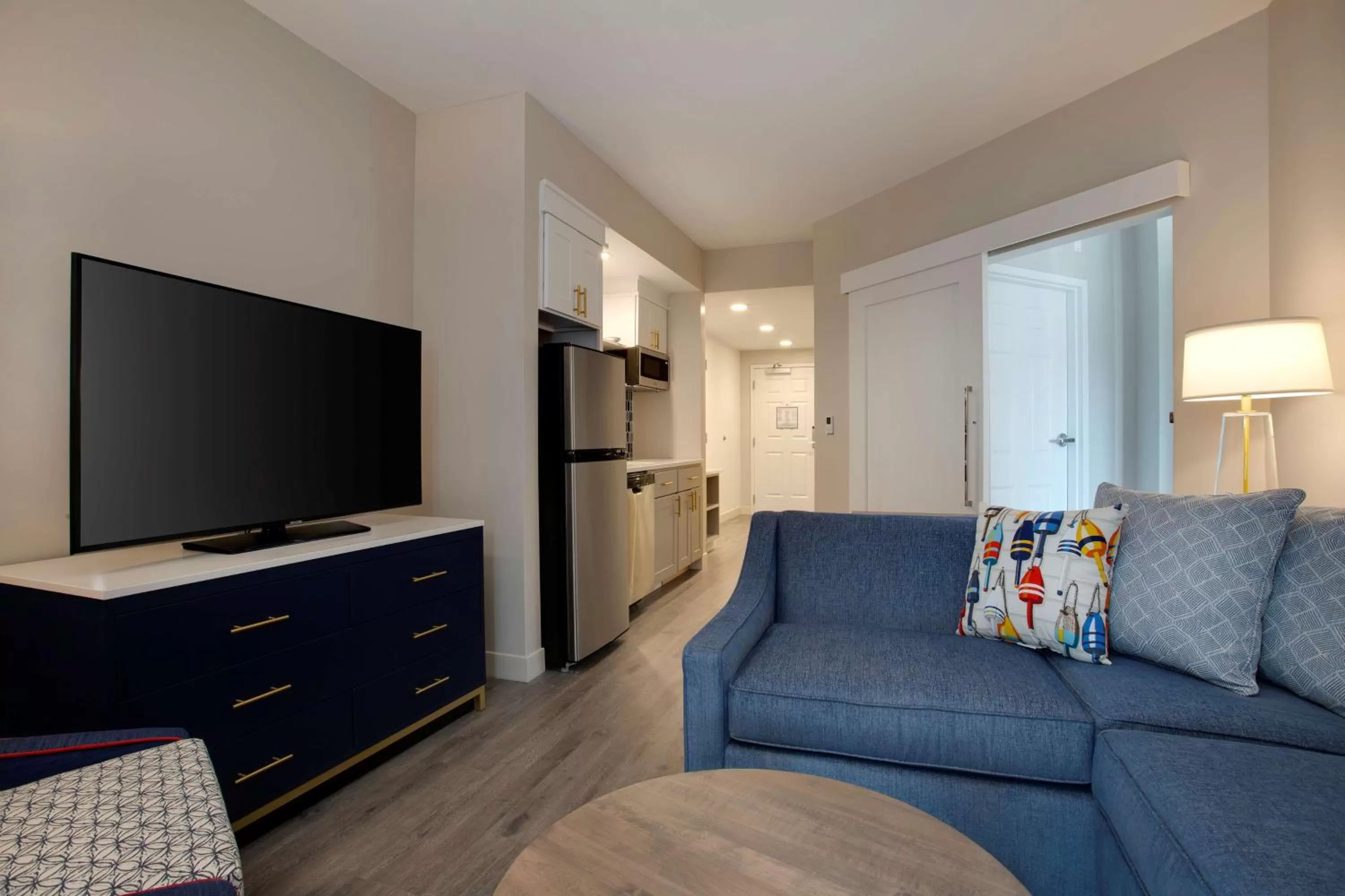 Living room in Fenwick Shores, Tapestry Collection by Hilton