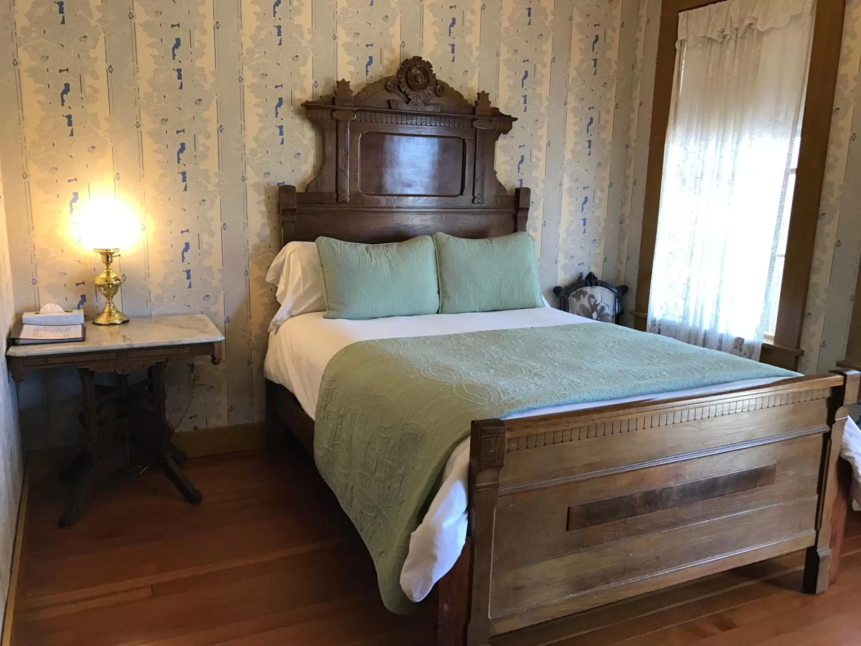 Bedroom in Cosmopolitan Hotel