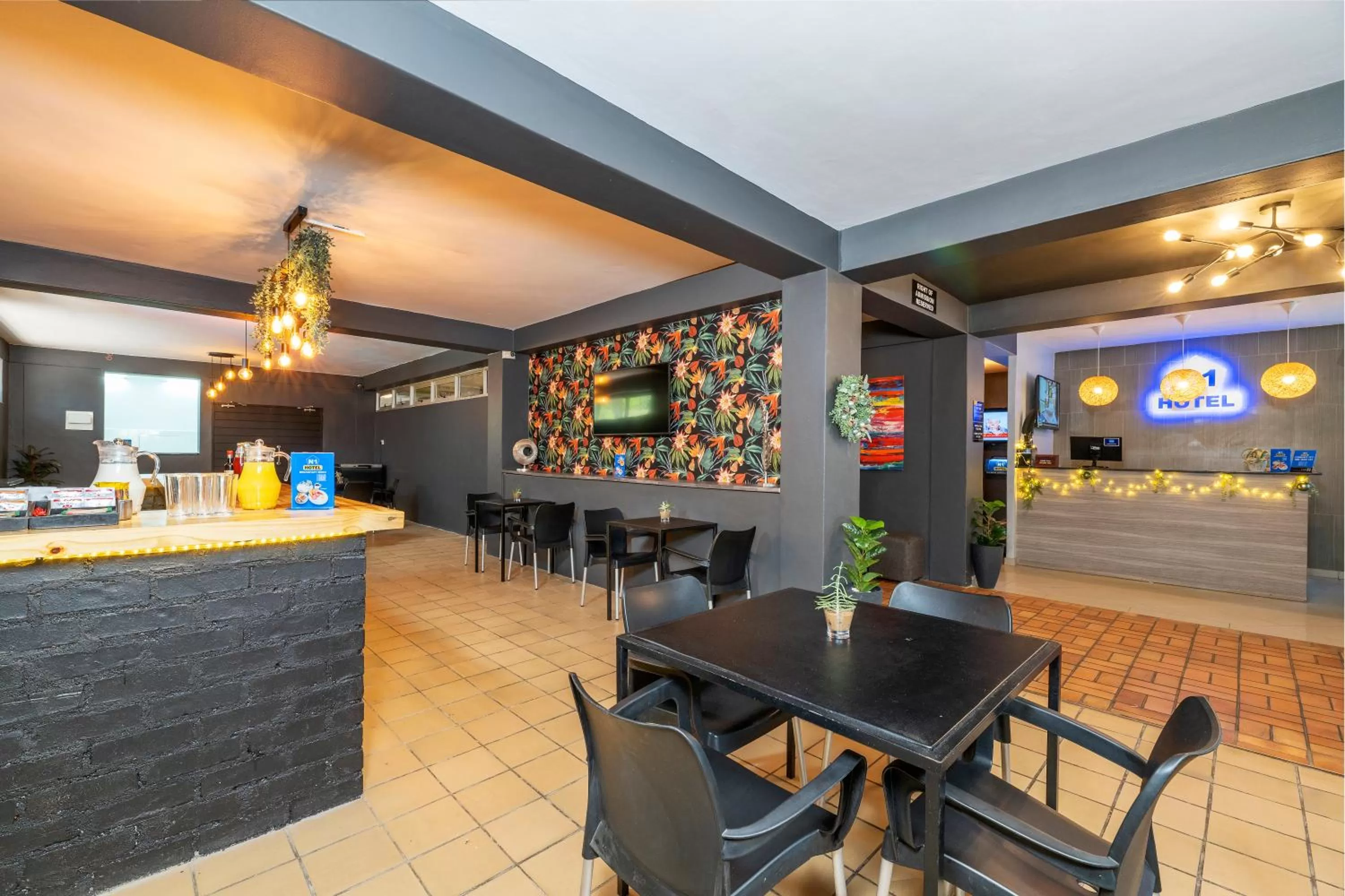 Restaurant/places to eat in N1 Hotel & Campsite Victoria Falls