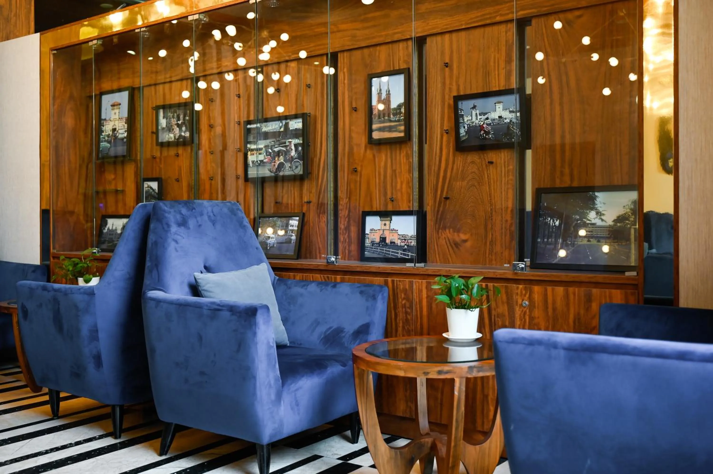 Seating area in Muong Thanh Grand Saigon Centre Hotel