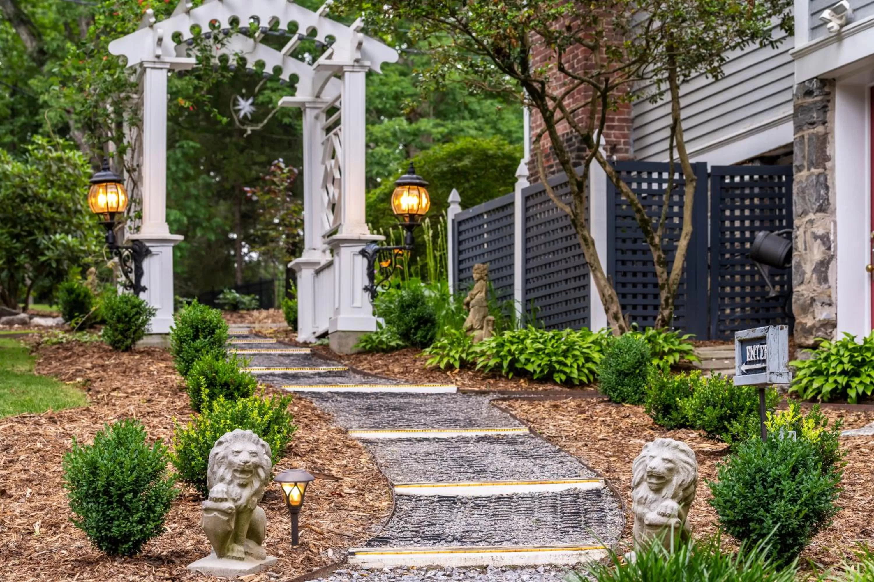 Property building in The 1899 Wright Inn & Carriage House