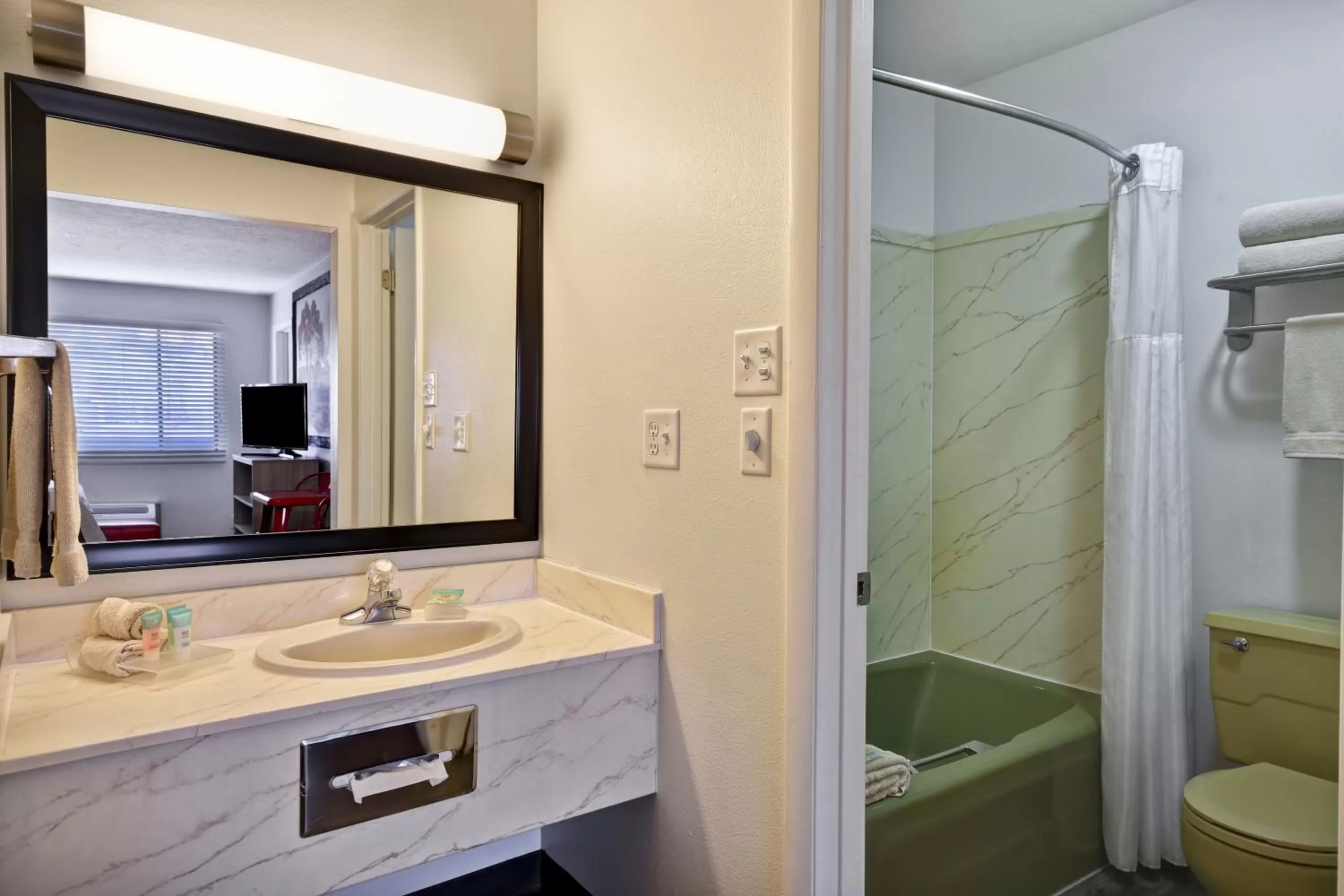 Bathroom in Expedition Lodge Moab Arches National Park