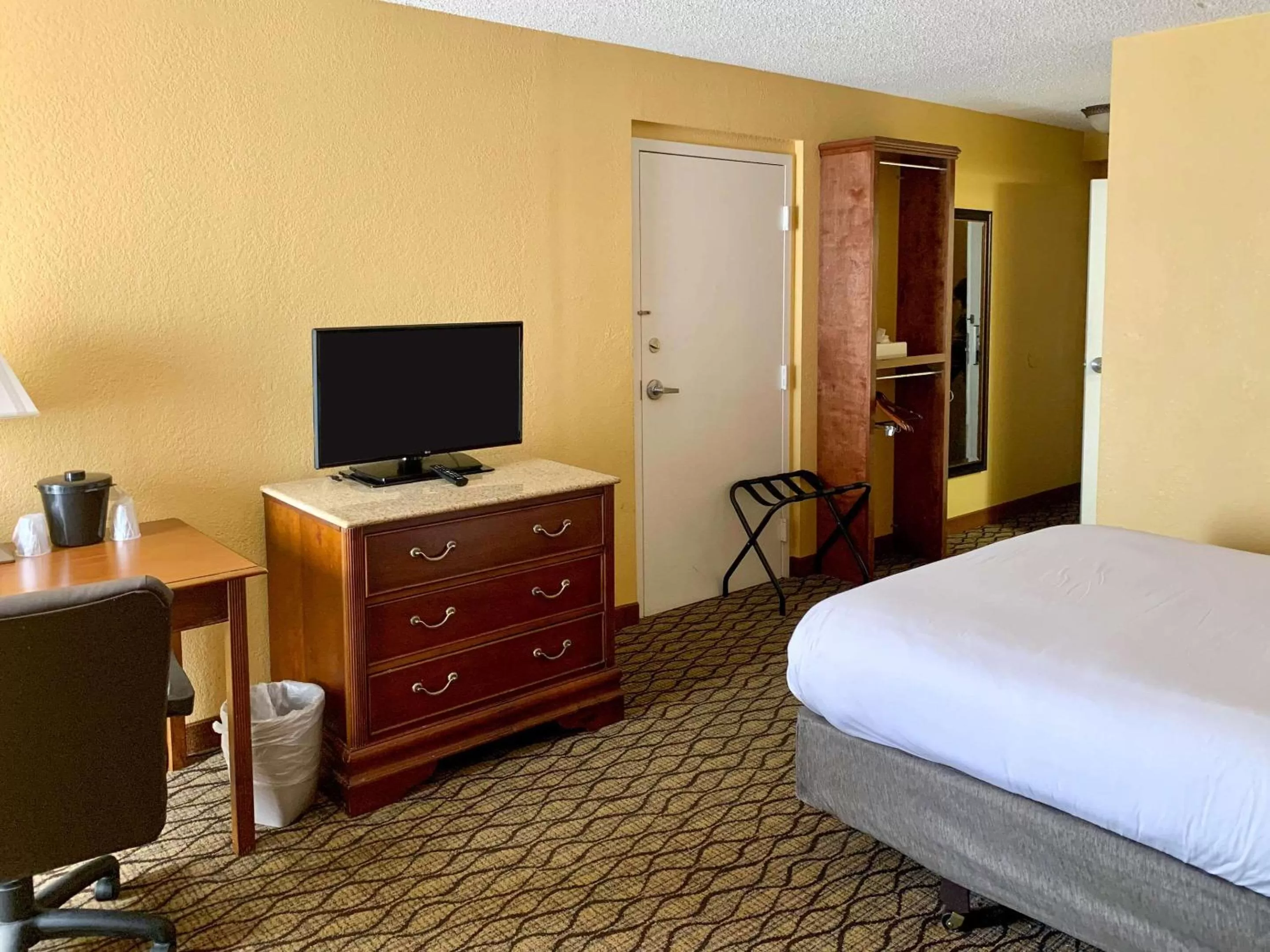 Standard King Room - Non Smoking in Onyx Hotel Miami Airport