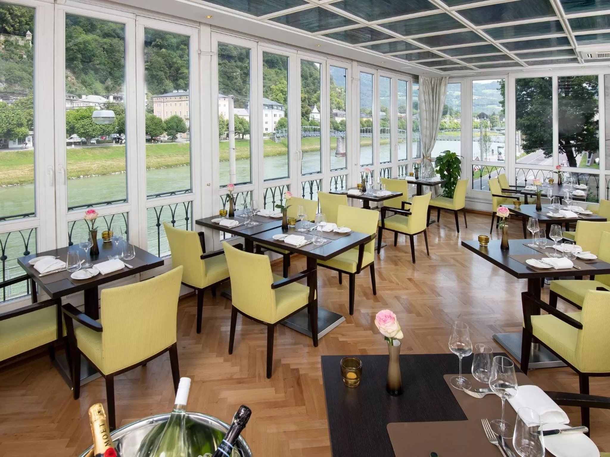 Restaurant/places to eat in Radisson Blu Hotel Altstadt