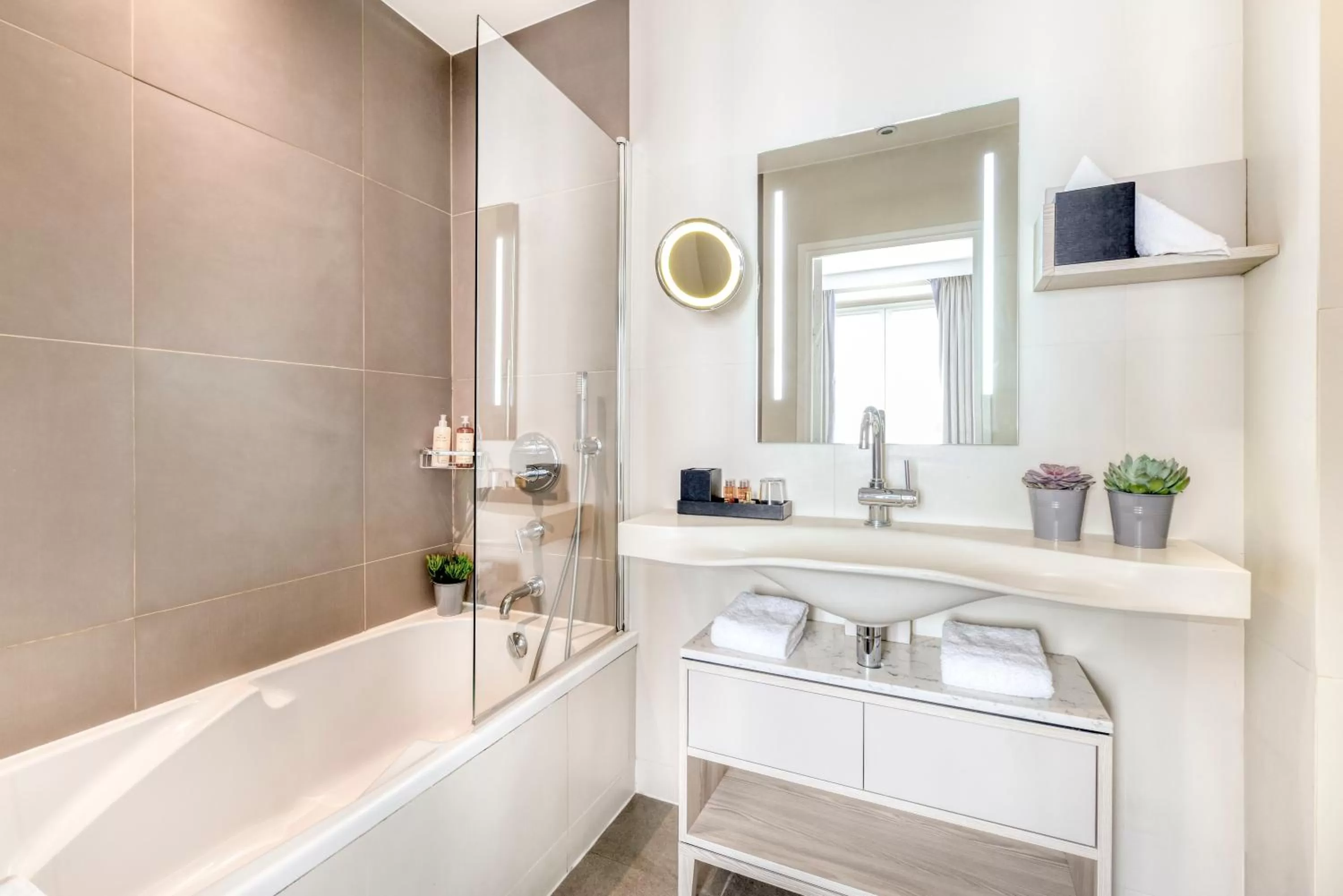 Bathroom in Hotel Opéra Opal