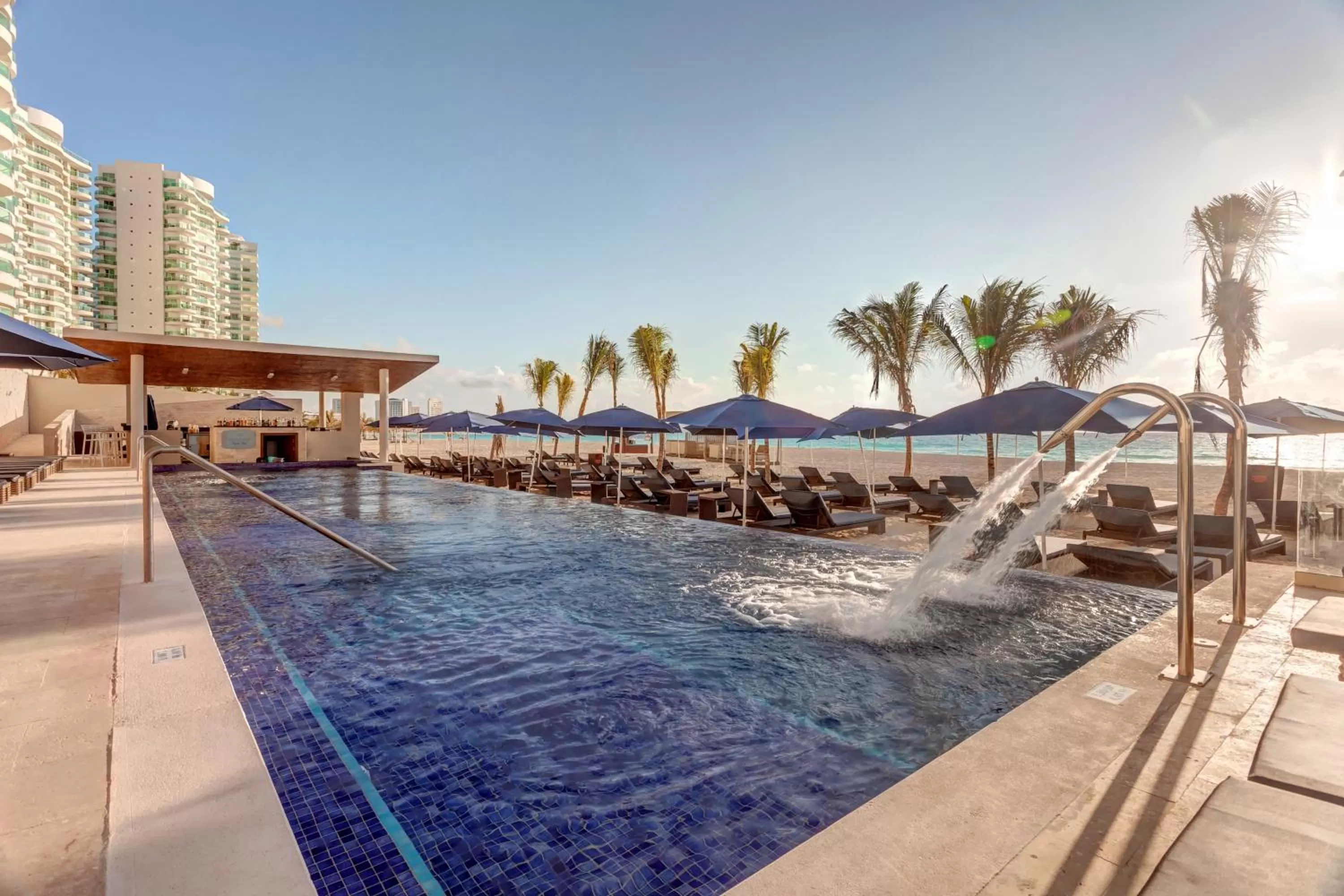 Swimming pool in Royalton CHIC Cancun, An Autograph Collection All-Inclusive Resort - Adults Only