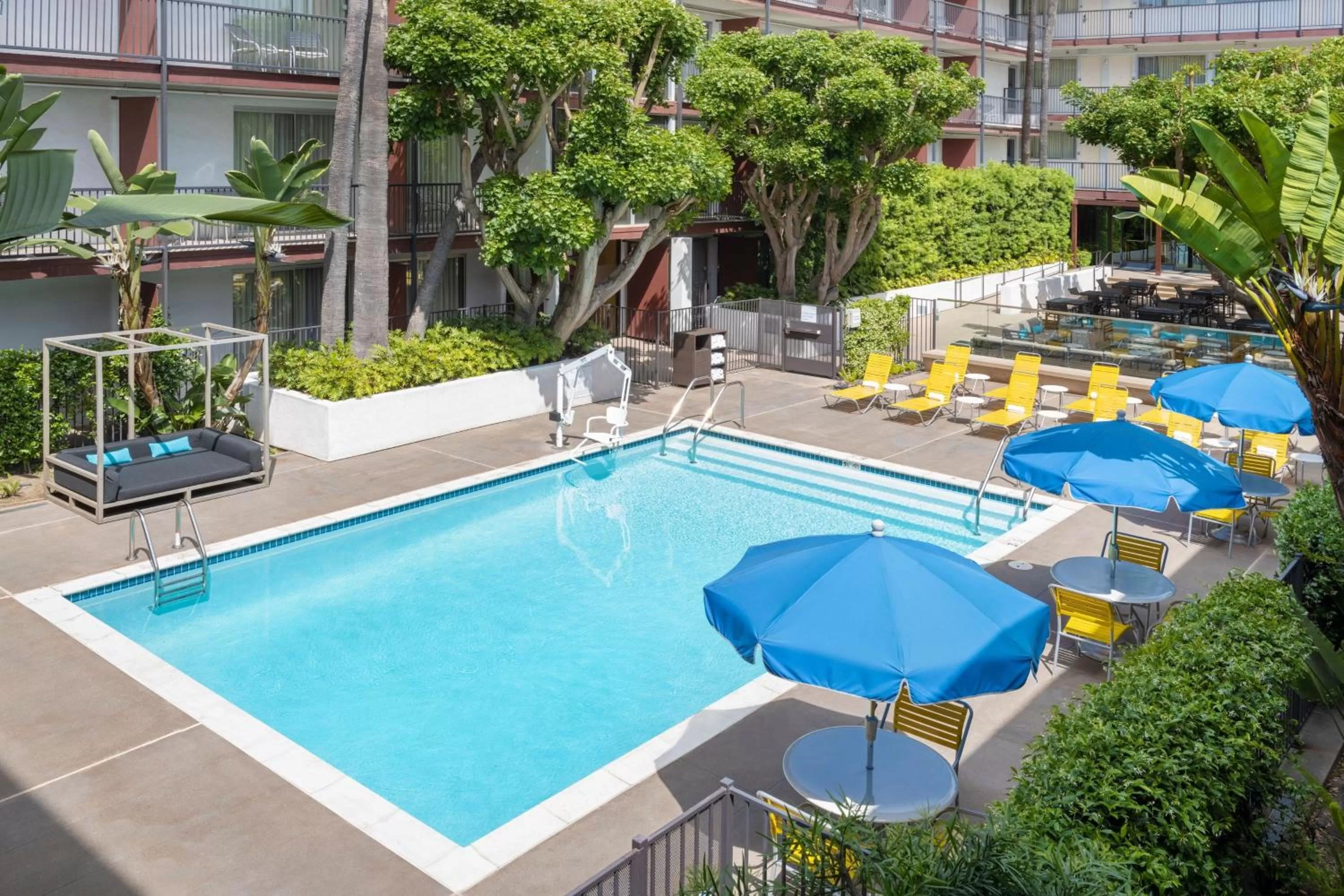 Swimming pool in Fairfield Inn & Suites by Marriott Los Angeles LAX/El Segundo