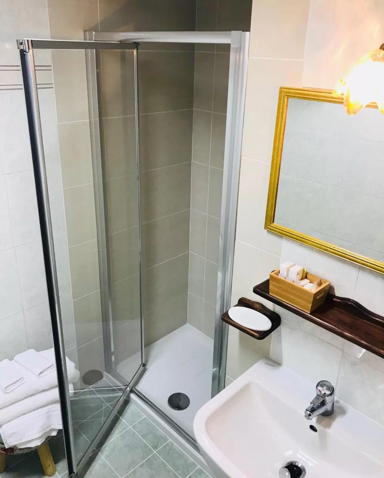 Shower in Hotel Borgo Antico