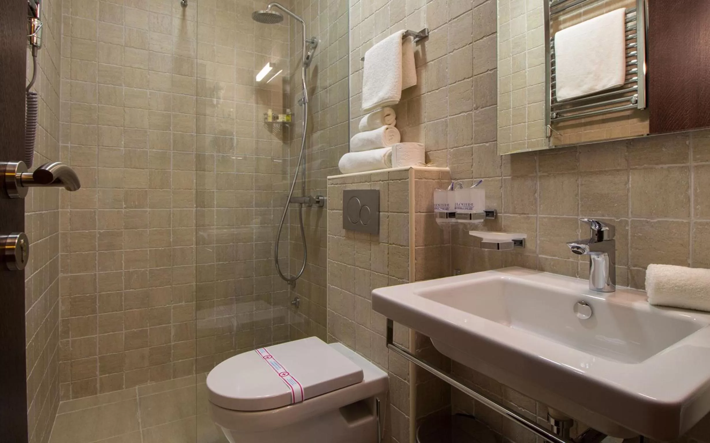 Toilet, Bathroom in Hotel Helada