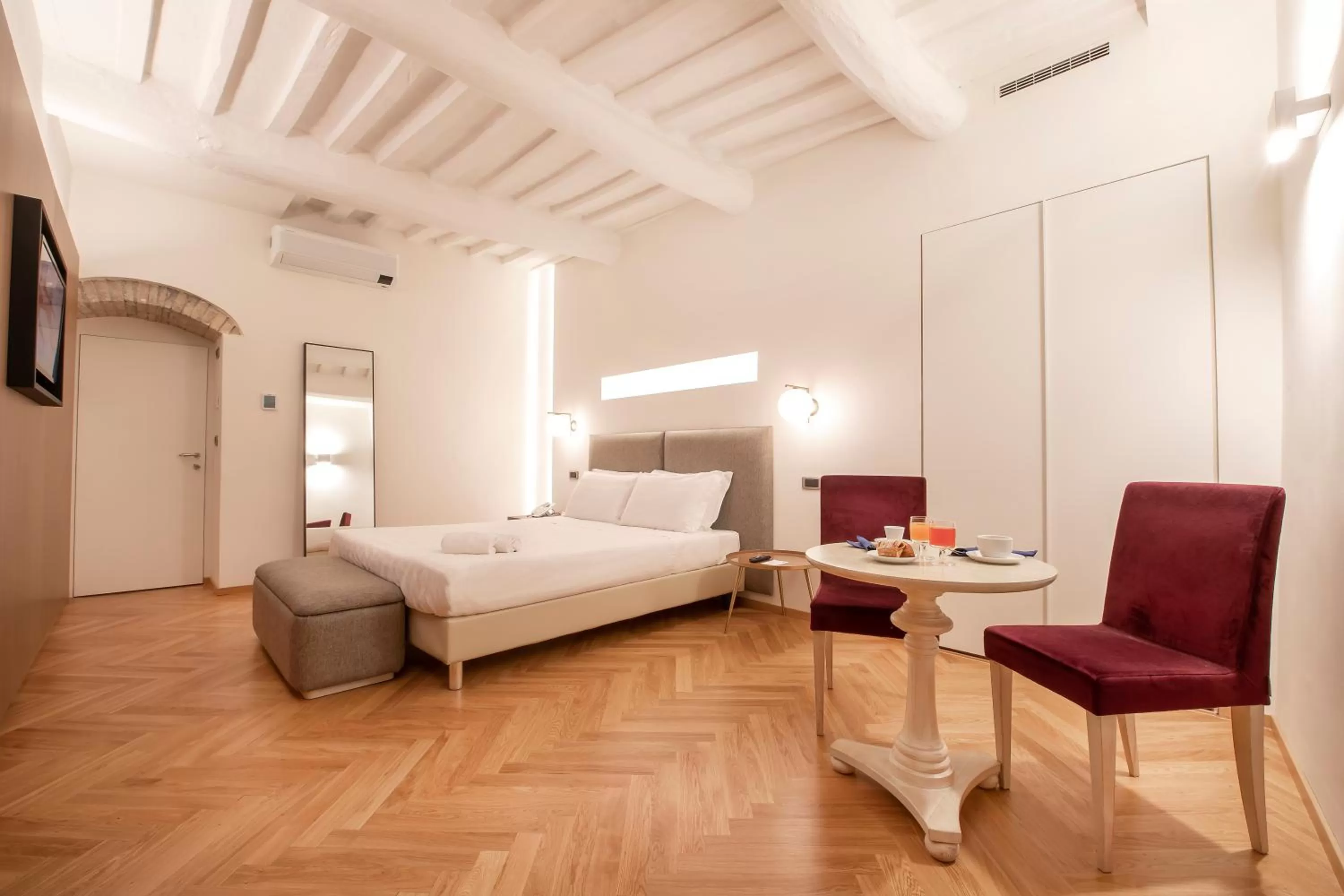 Photo of the whole room, Bed in Asisium Boutique Hotel