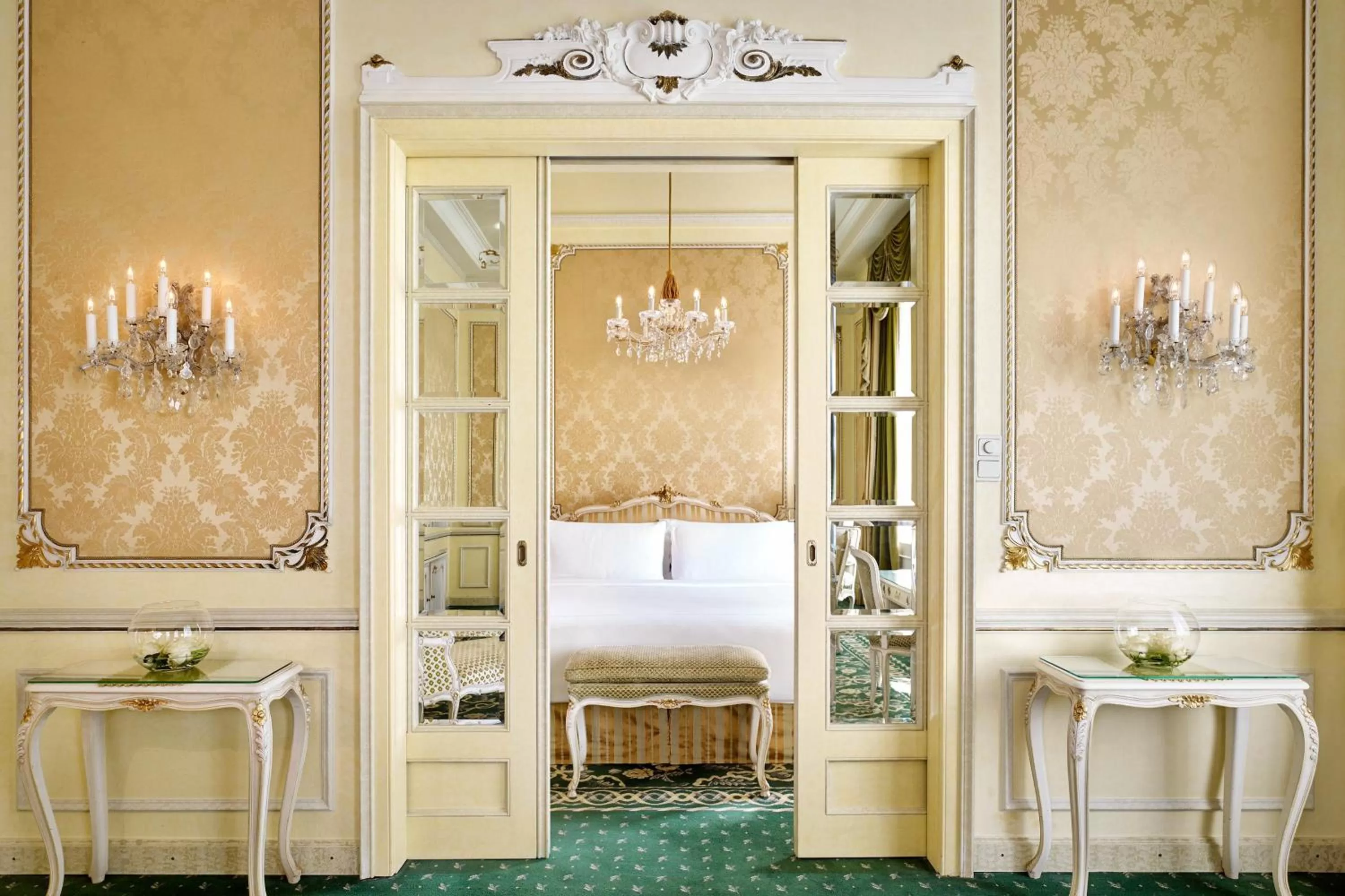 Photo of the whole room, Bed in Hotel Imperial, a Luxury Collection Hotel, Vienna