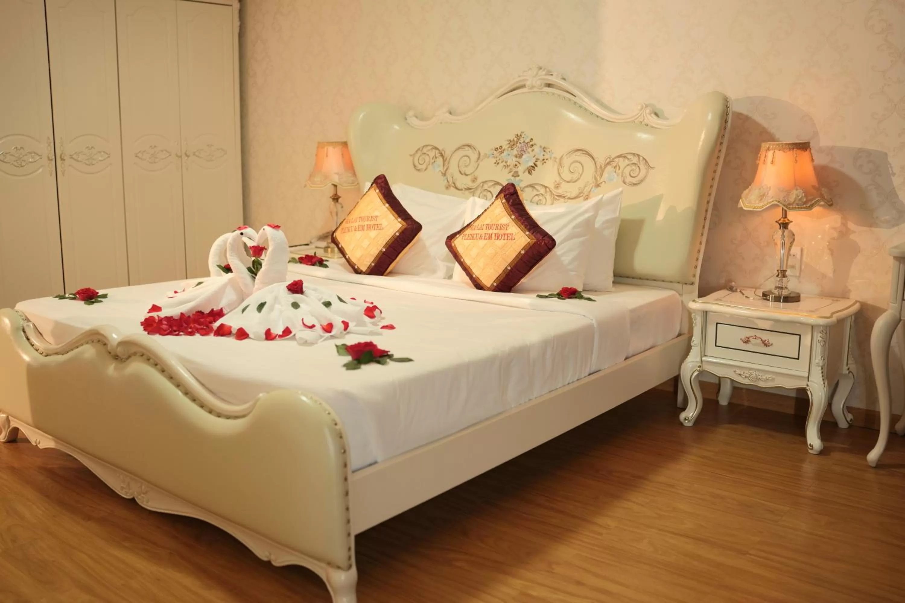 Bedroom, Bed in Pleiku & Em Hotel by Gia Lai Tourist
