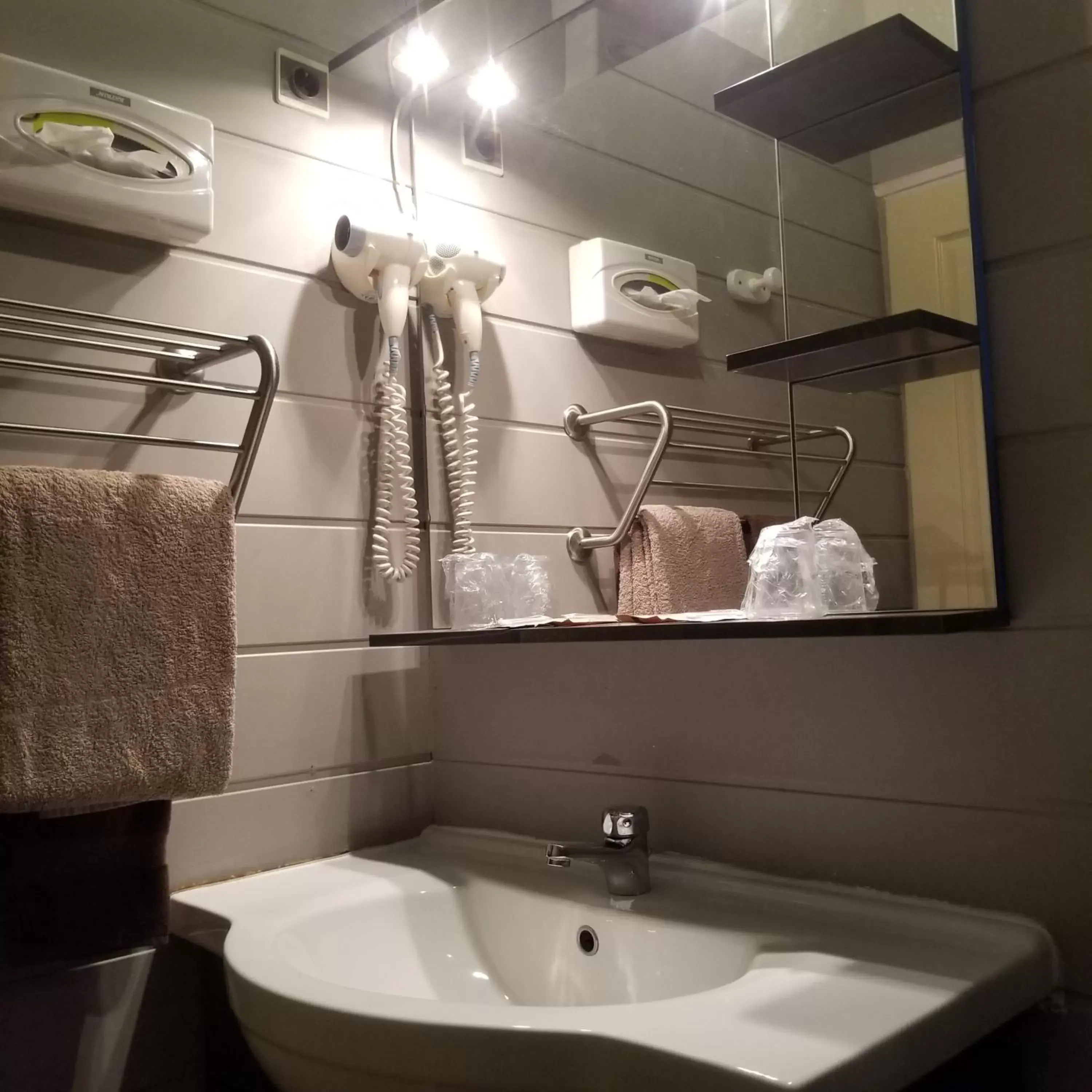 Twin Room in L'Hôtel du Terreau Logis de France Twin Room in L'Hôtel du Terreau Logis de France