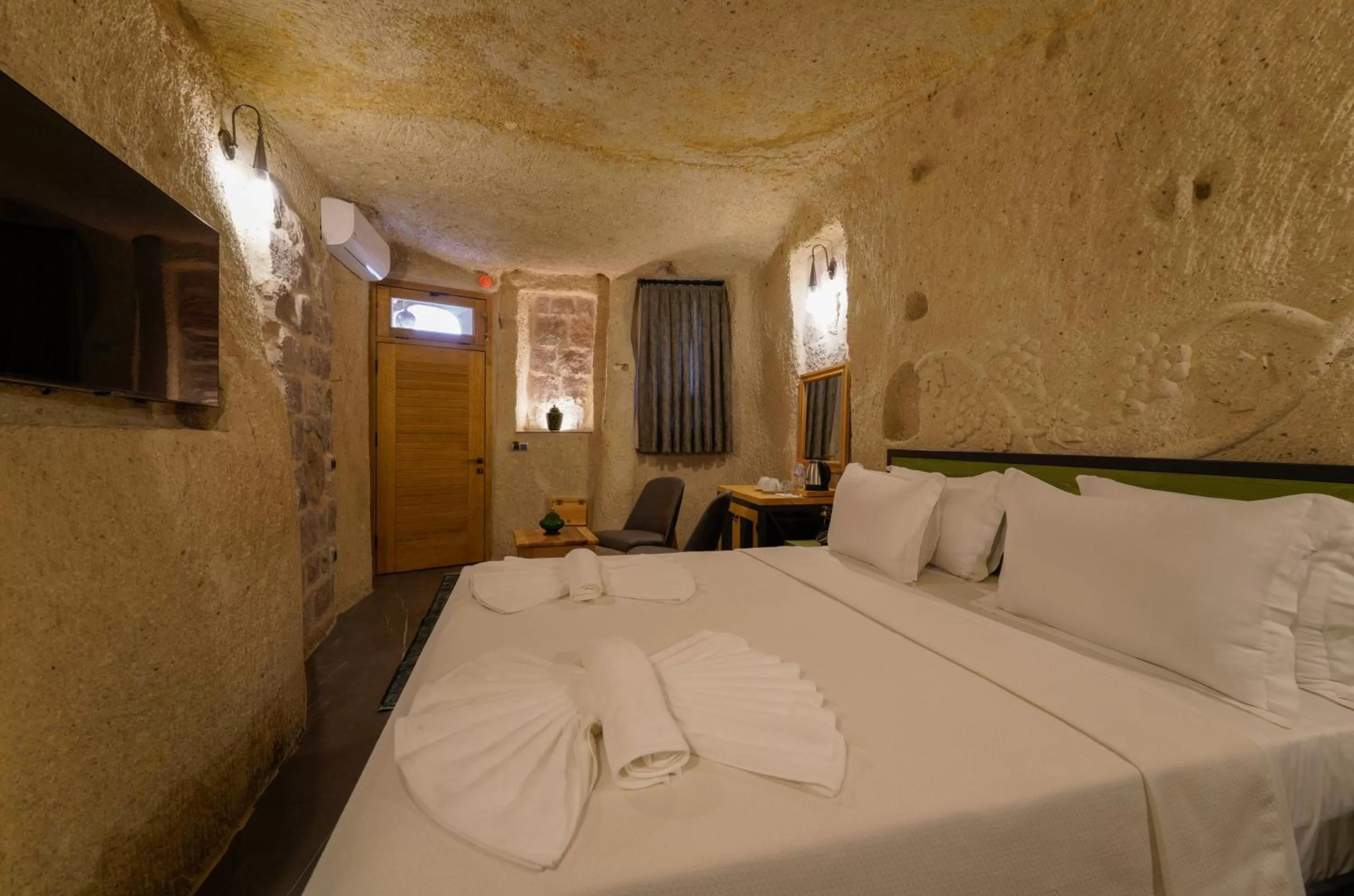 Bed in The Niche Cave Hotel