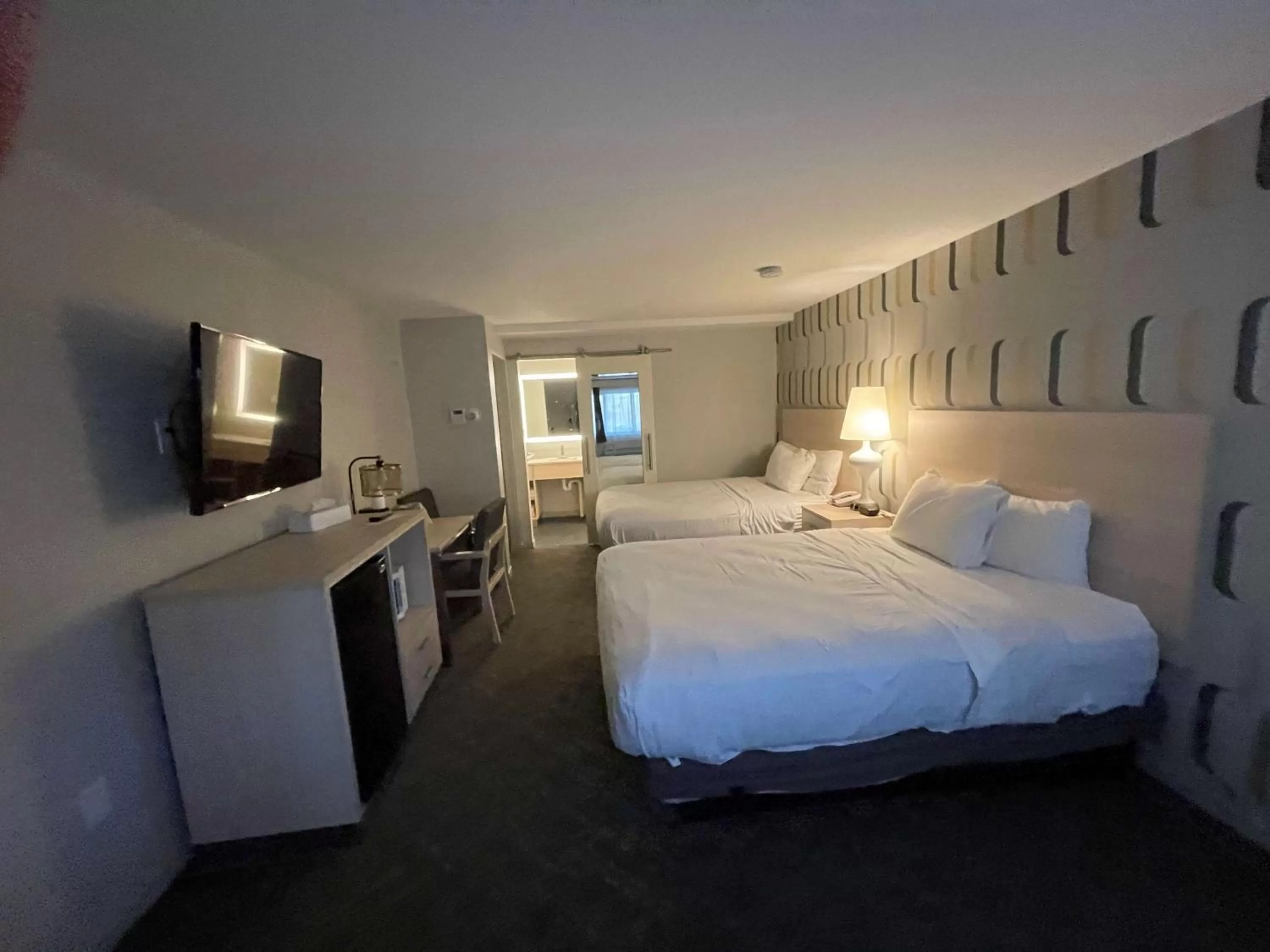 Bedroom, Bed in Woodwards White Mountain Resort, BW Signature Collection