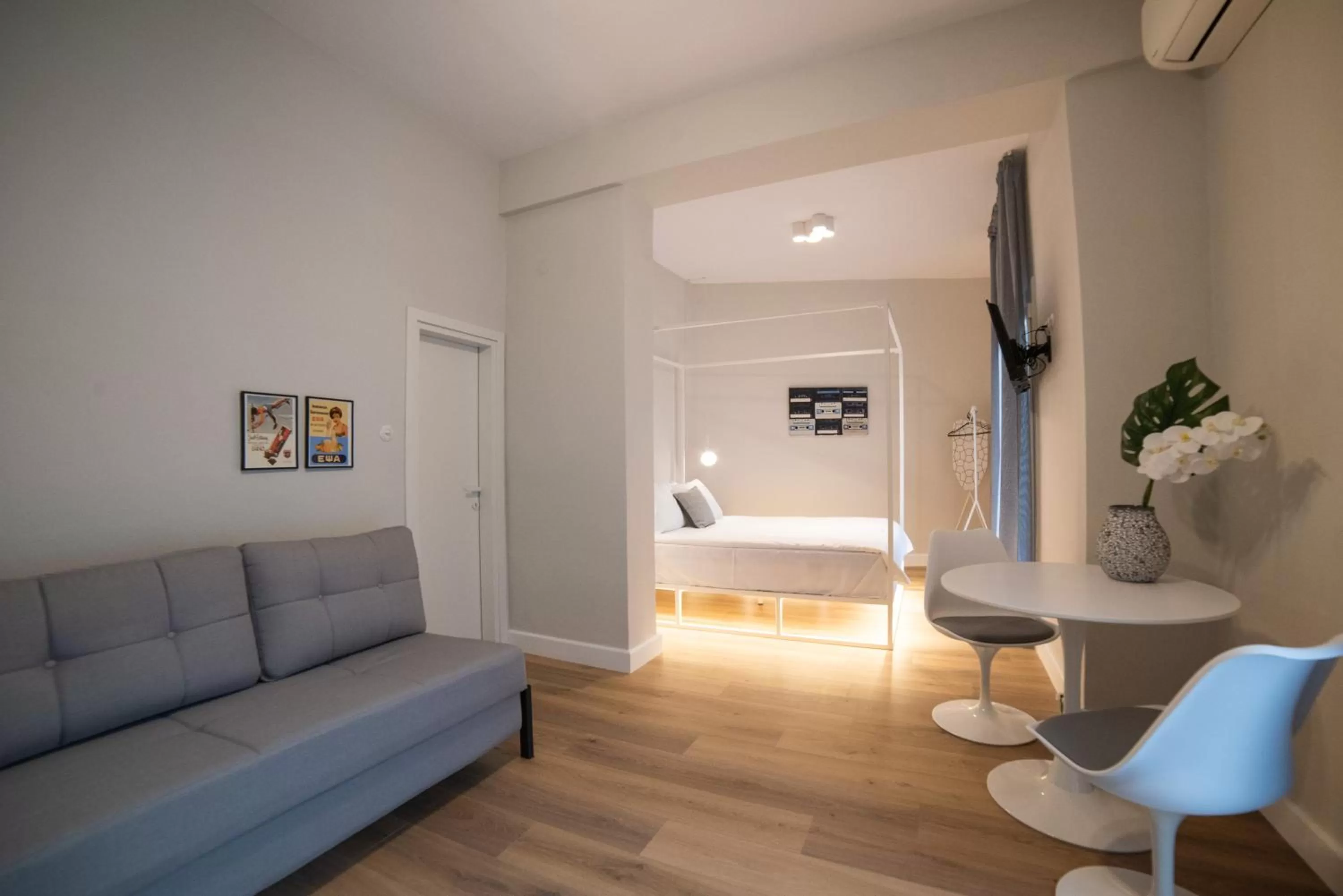 Photo of the whole room in MeYia studios