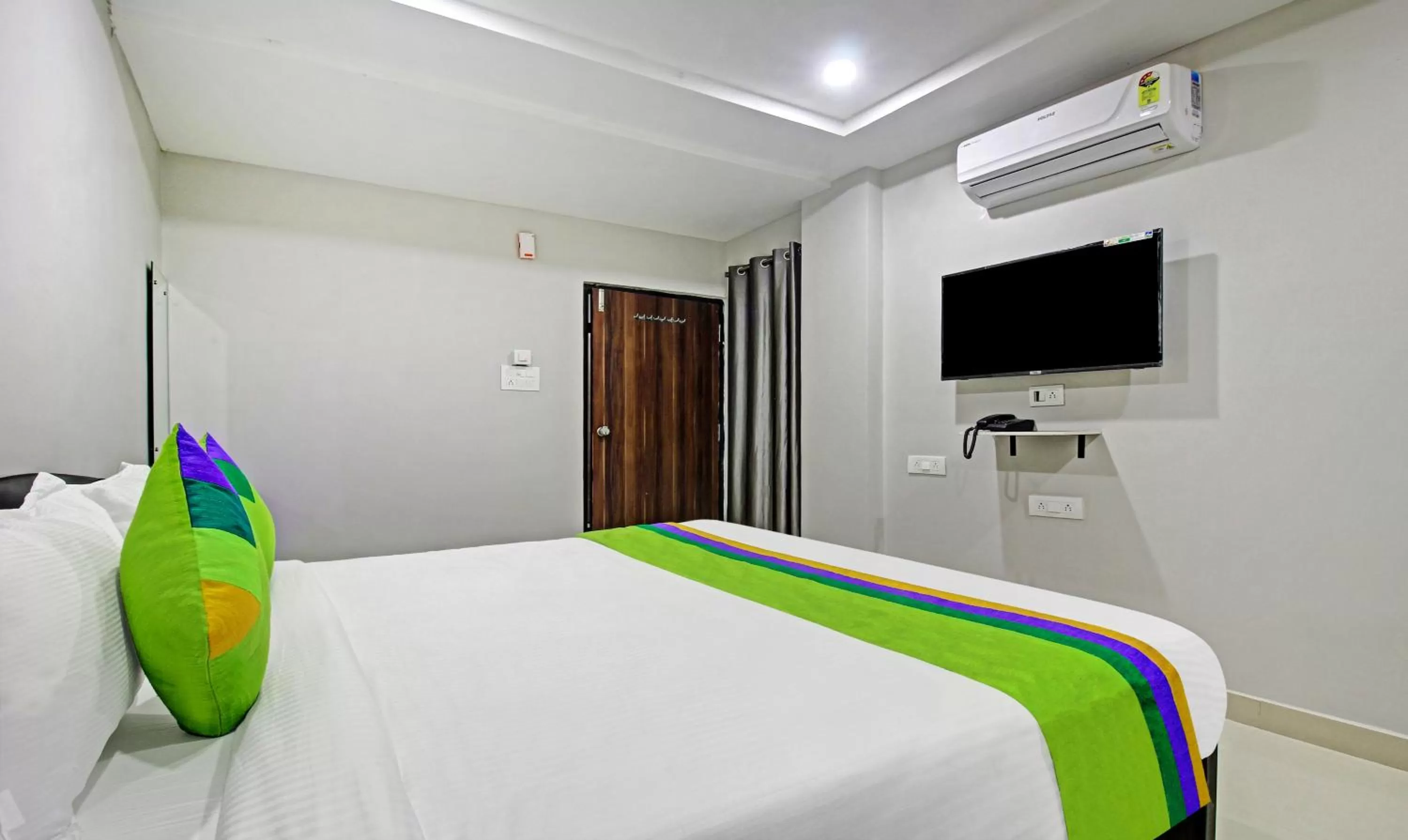 Bedroom, Bed in Itsy Hotels Sunrise Grand, Hitech City