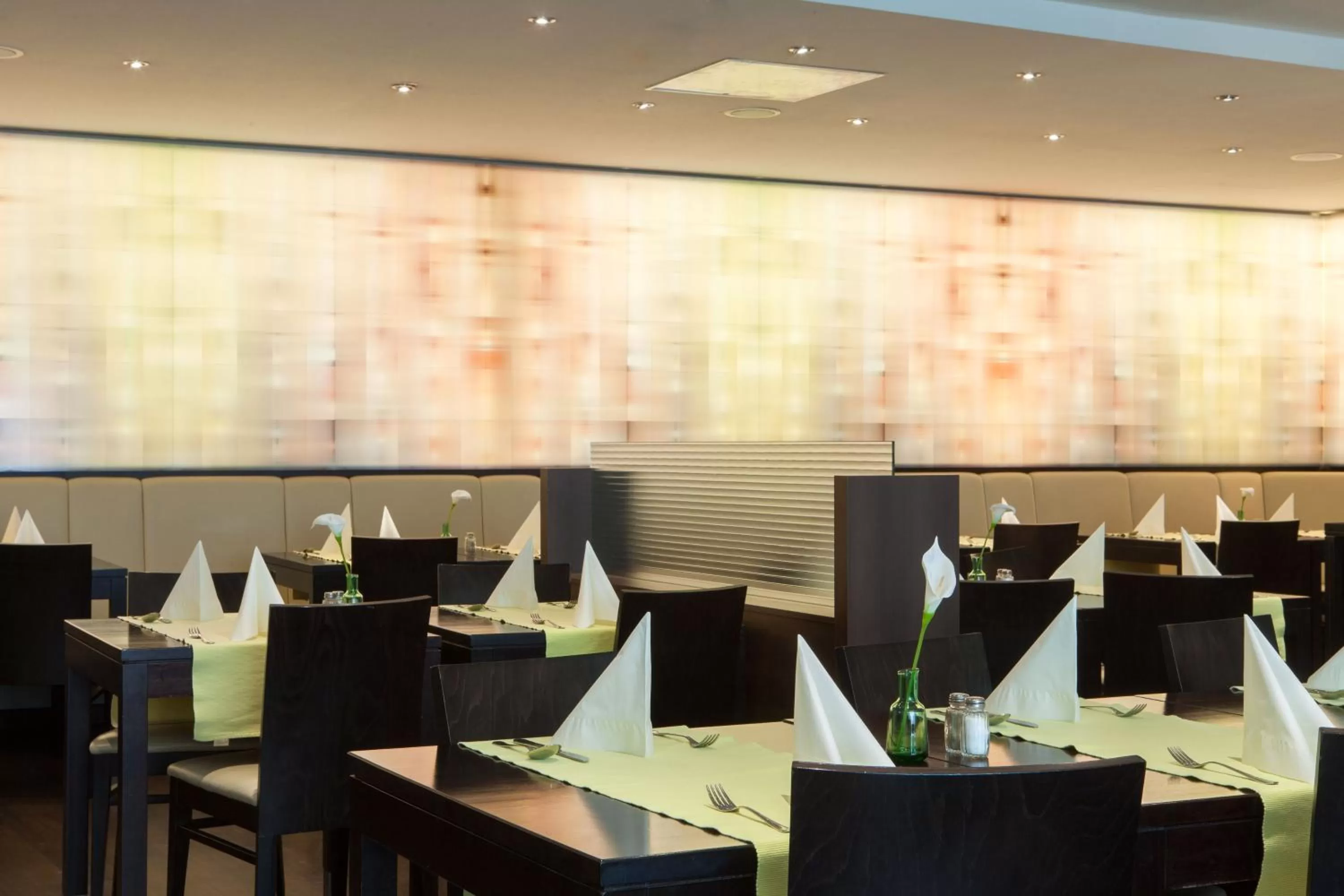 Restaurant/places to eat in IntercityHotel Wien