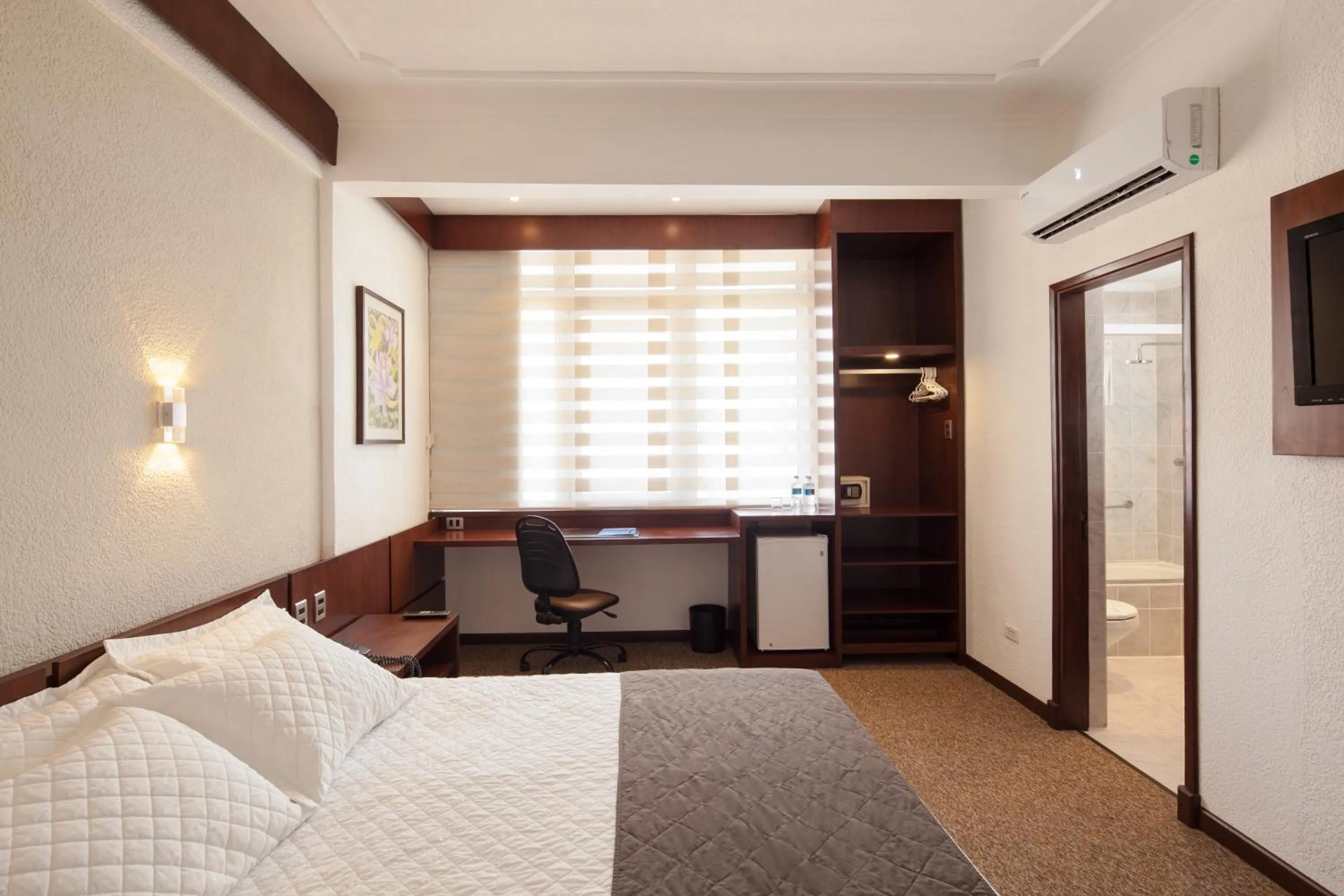 Photo of the whole room, Bed in Hotel Cortez