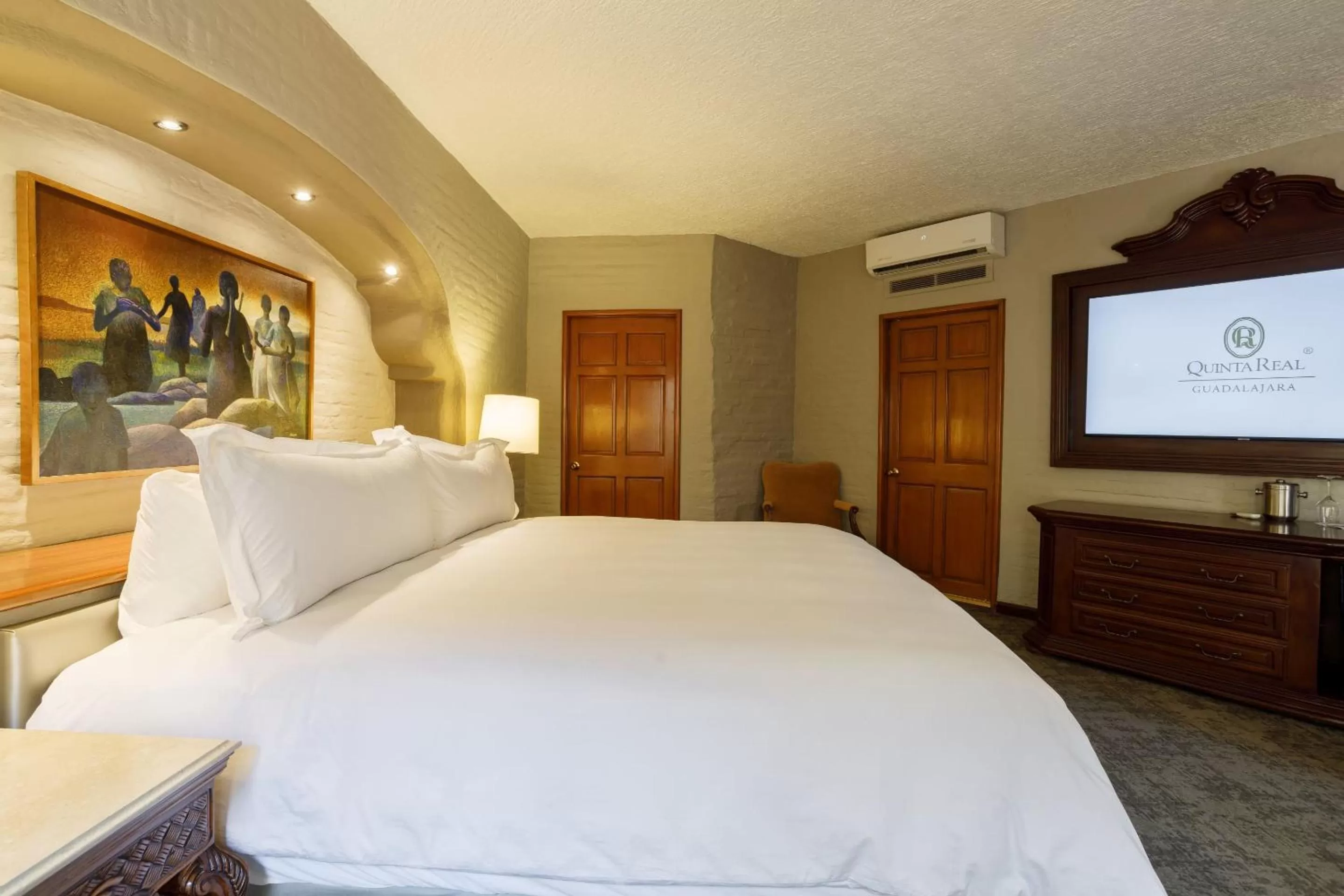 Bedroom, Bed in Quinta Real Guadalajara