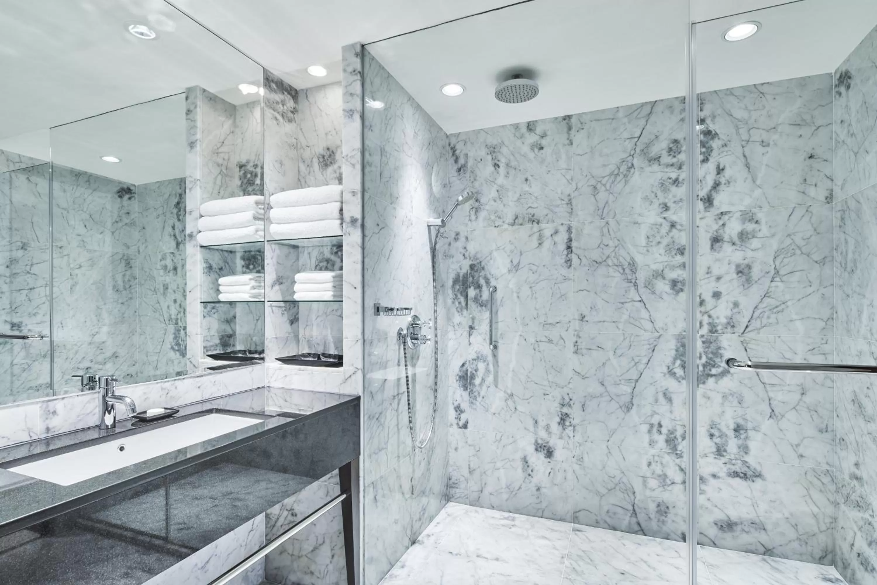 Bathroom in Sheraton Towers Singapore Hotel