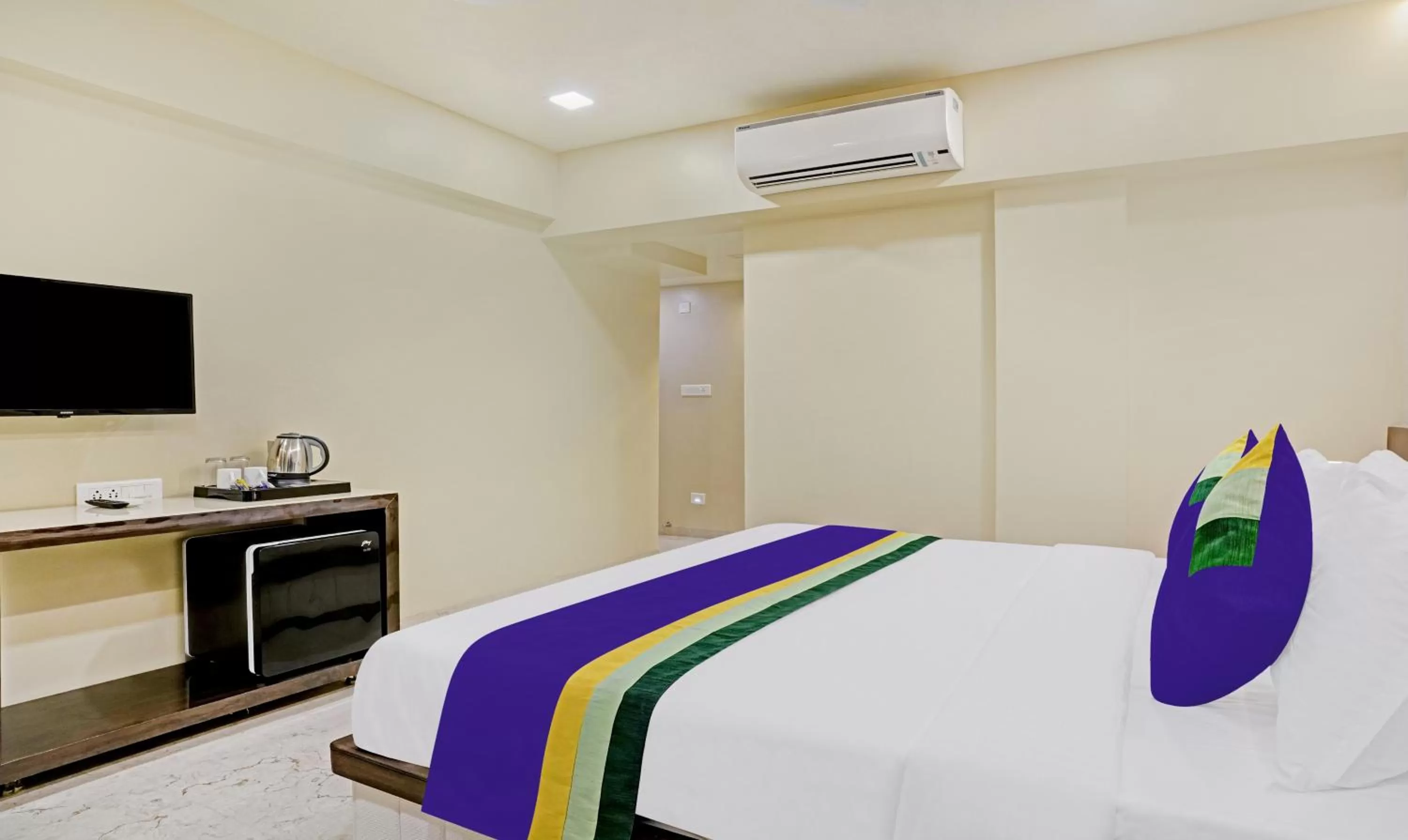 Bedroom, Bed in Treebo Premium Golden Bliss Trimurti Nagar Square