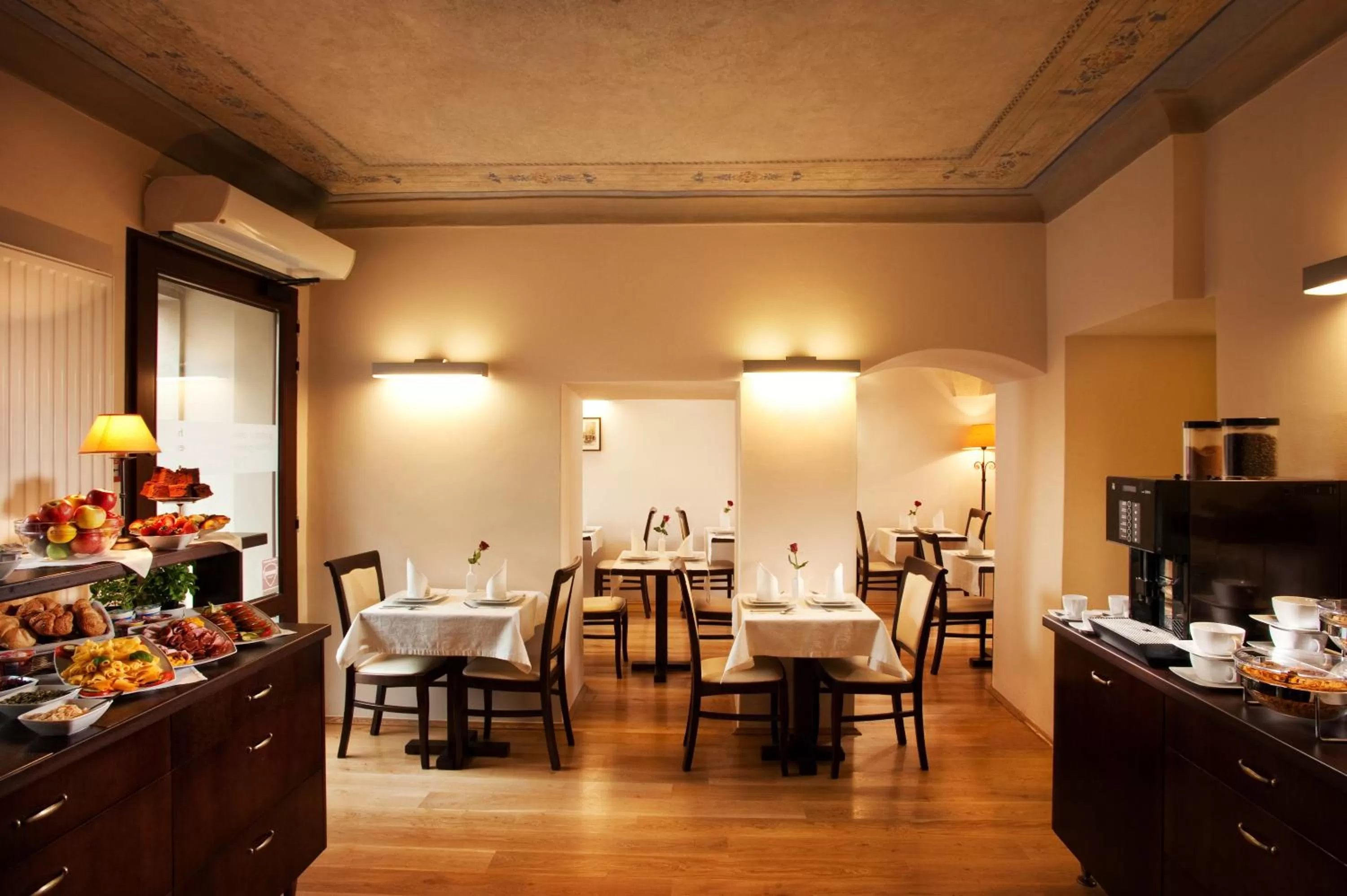 Buffet breakfast in Hotel Santi