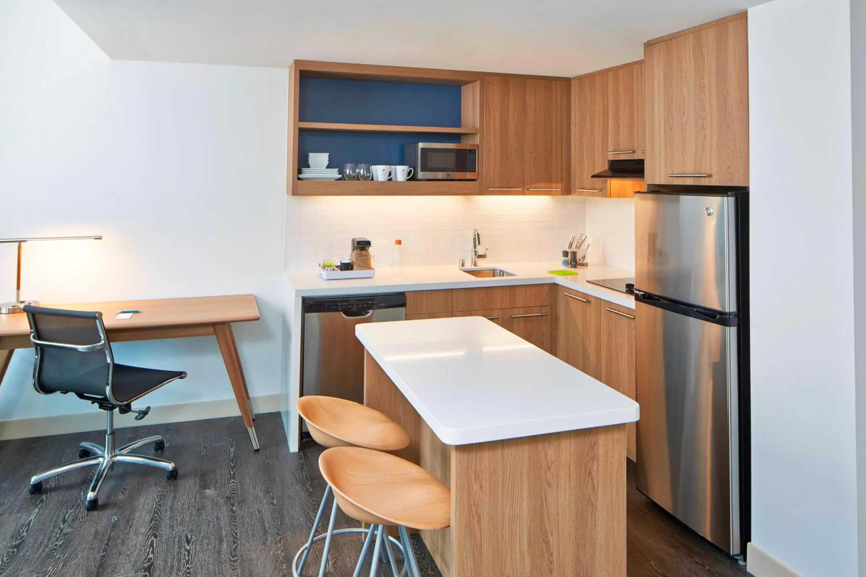 Kitchen or kitchenette in Element Seattle Redmond