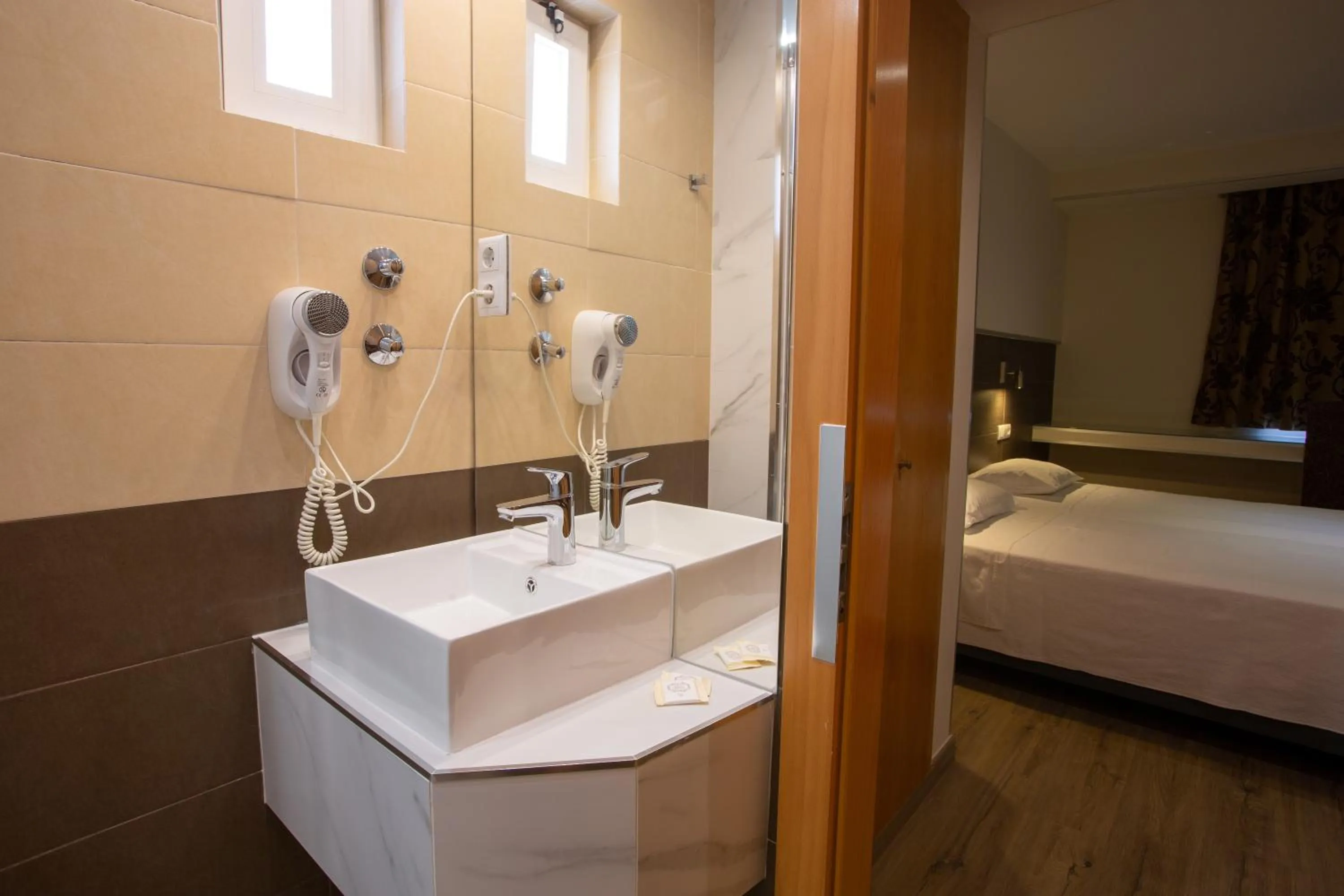 Shower, Bed in Hotel Bocage