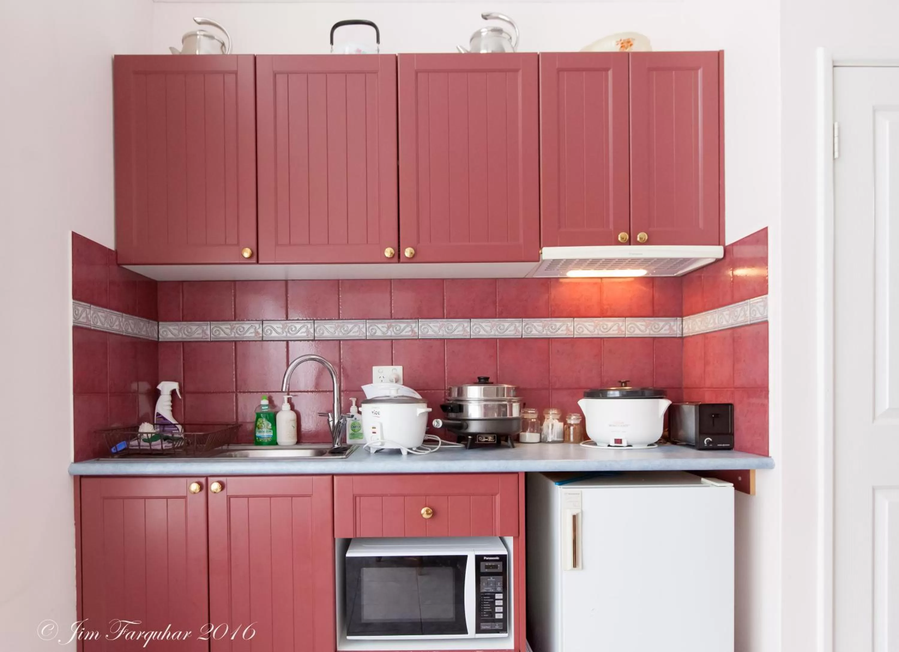 Communal kitchen, Kitchen/Kitchenette in Aarn House B&B Airport Accommodation