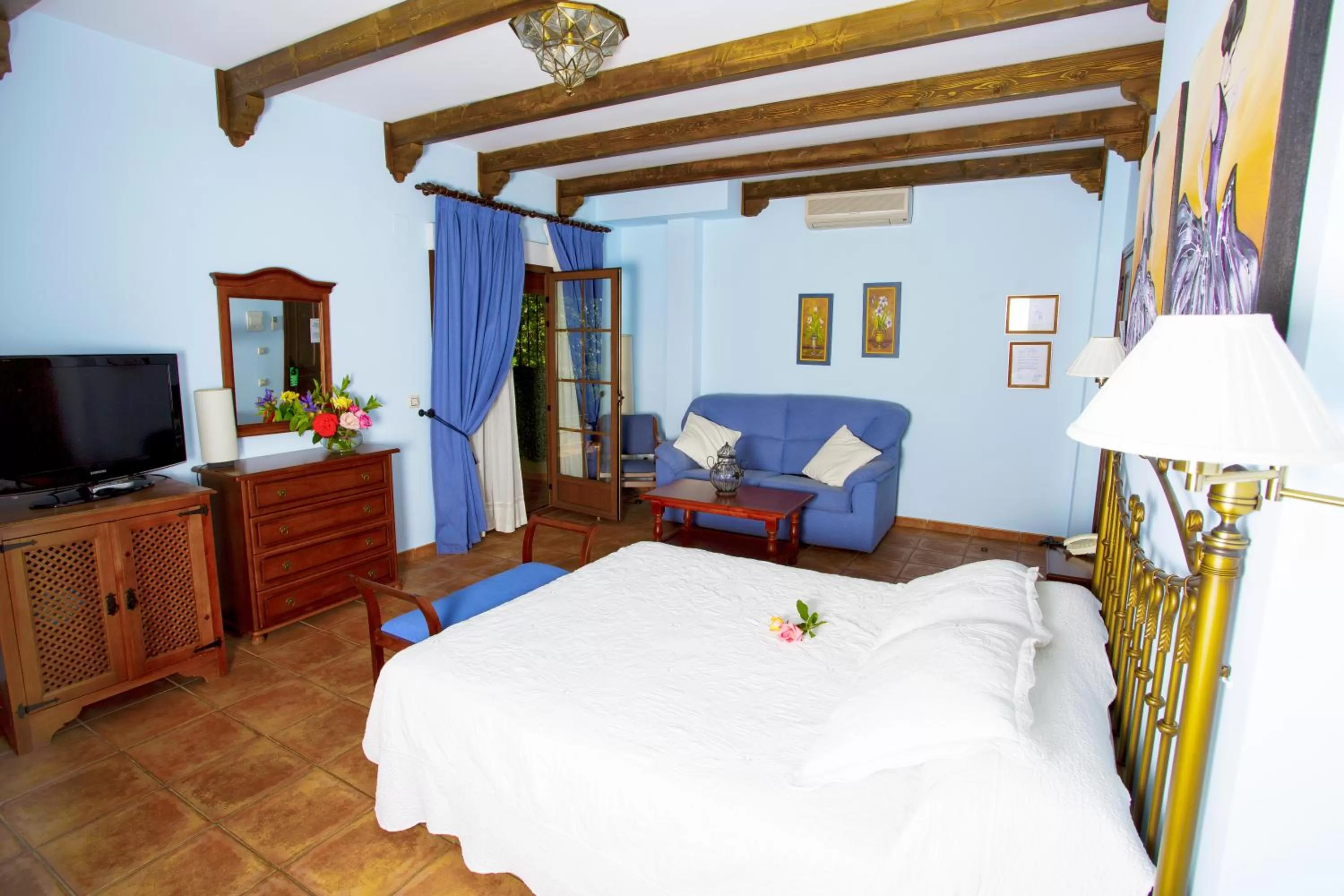 Photo of the whole room, Bed in Hotel Rural Castúo H CC 656