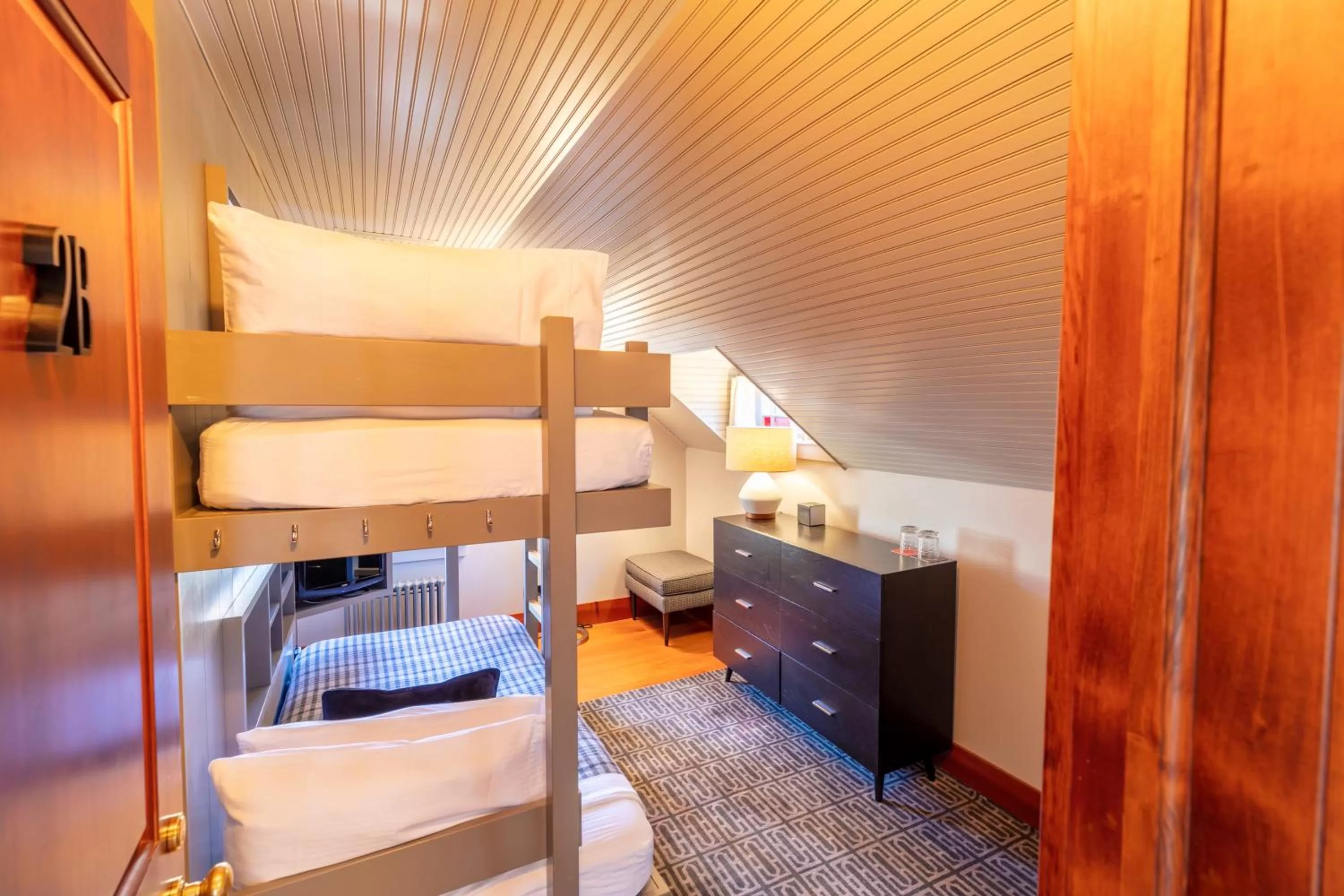 bunk bed, Bed in The Outlook Lodge