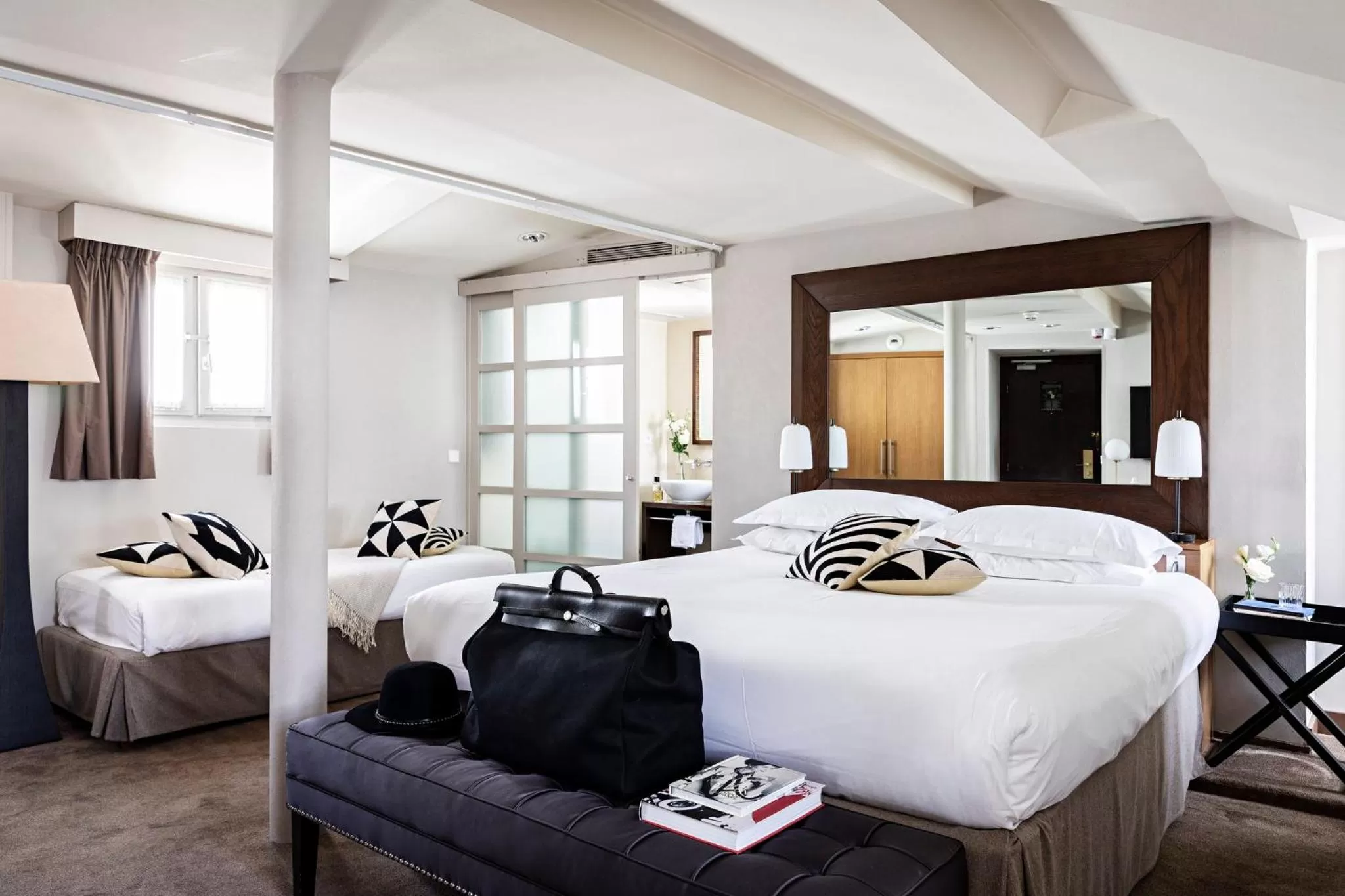 Photo of the whole room, Bed in Holiday Inn Paris Palais de l'Elysée by IHG