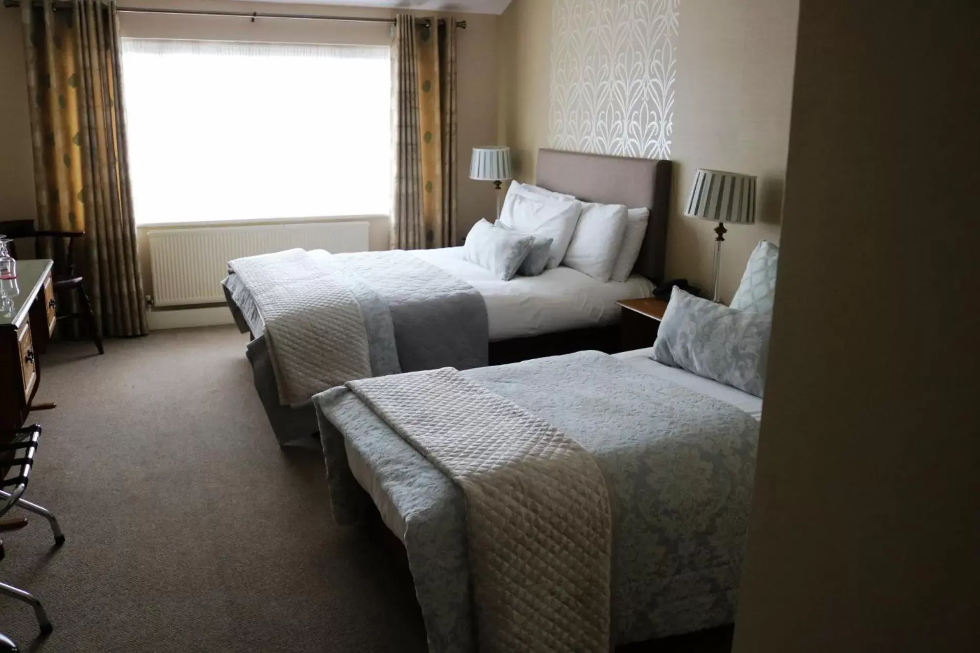 Classic Triple Room in New Park Hotel Athenry Classic Triple Room in New Park Hotel Athenry