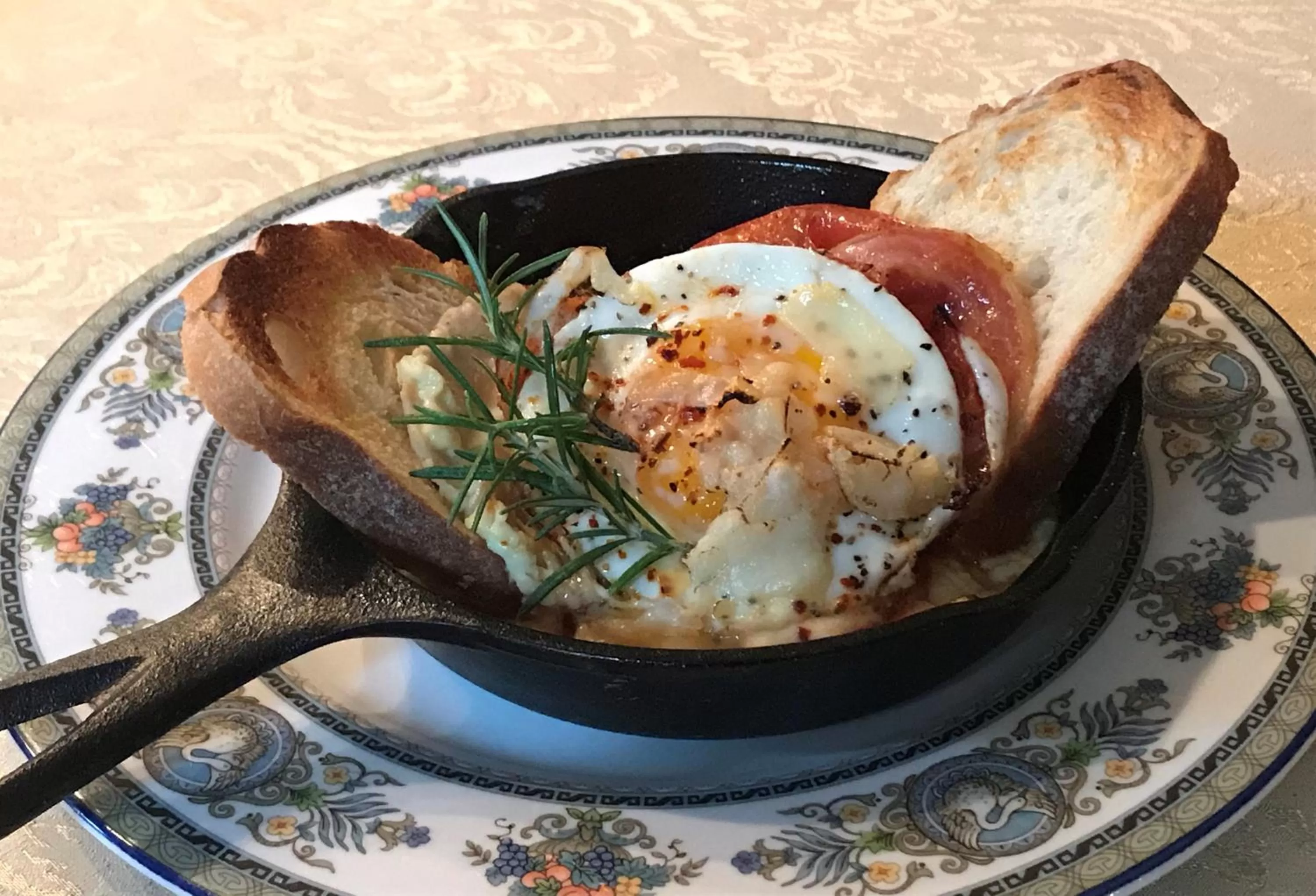 Breakfast in Parsonage Inn Bed and Breakfast