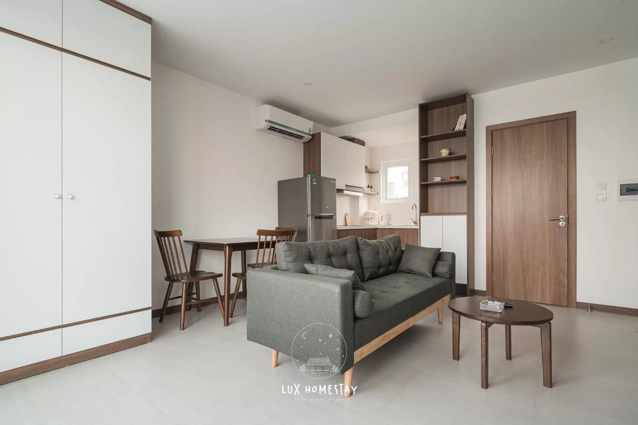 Kitchen or kitchenette in Lux Westlake Studio