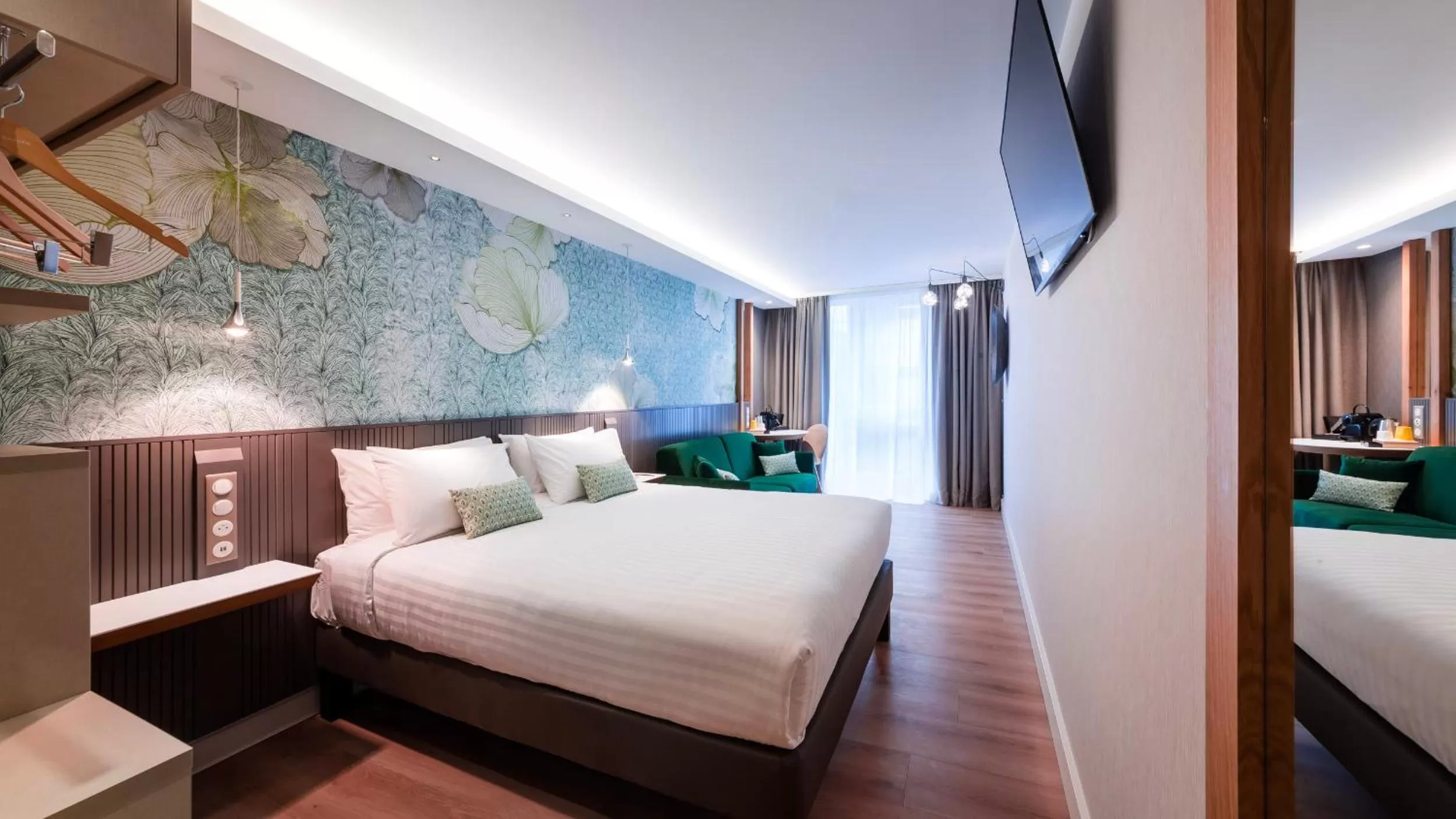 Photo of the whole room, Bed in voco Strasbourg Centre - The Garden by IHG