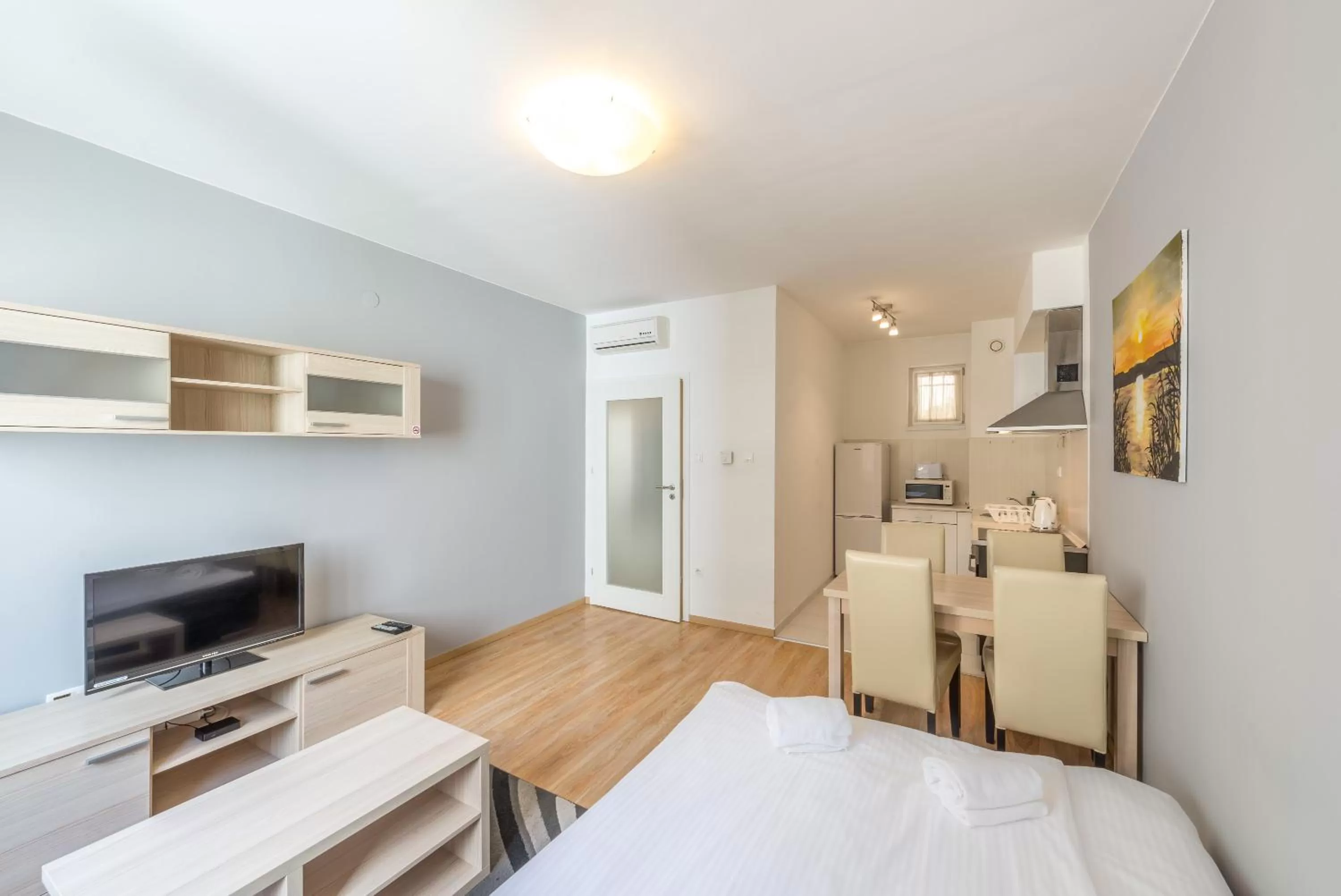 Bed in Corvin Plaza Apartments & Suites