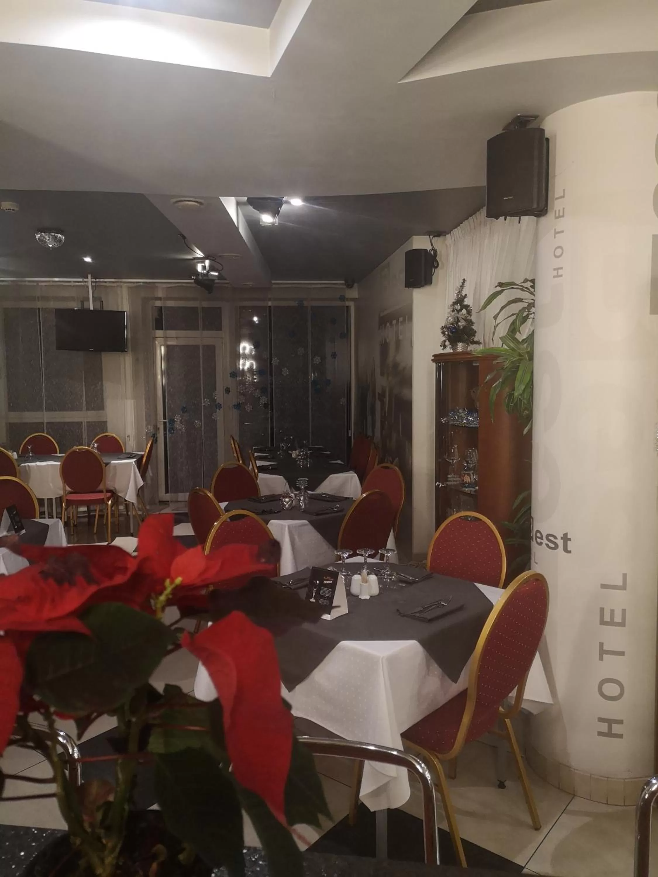 Restaurant/places to eat in Hotel BEST with FREE PARKING