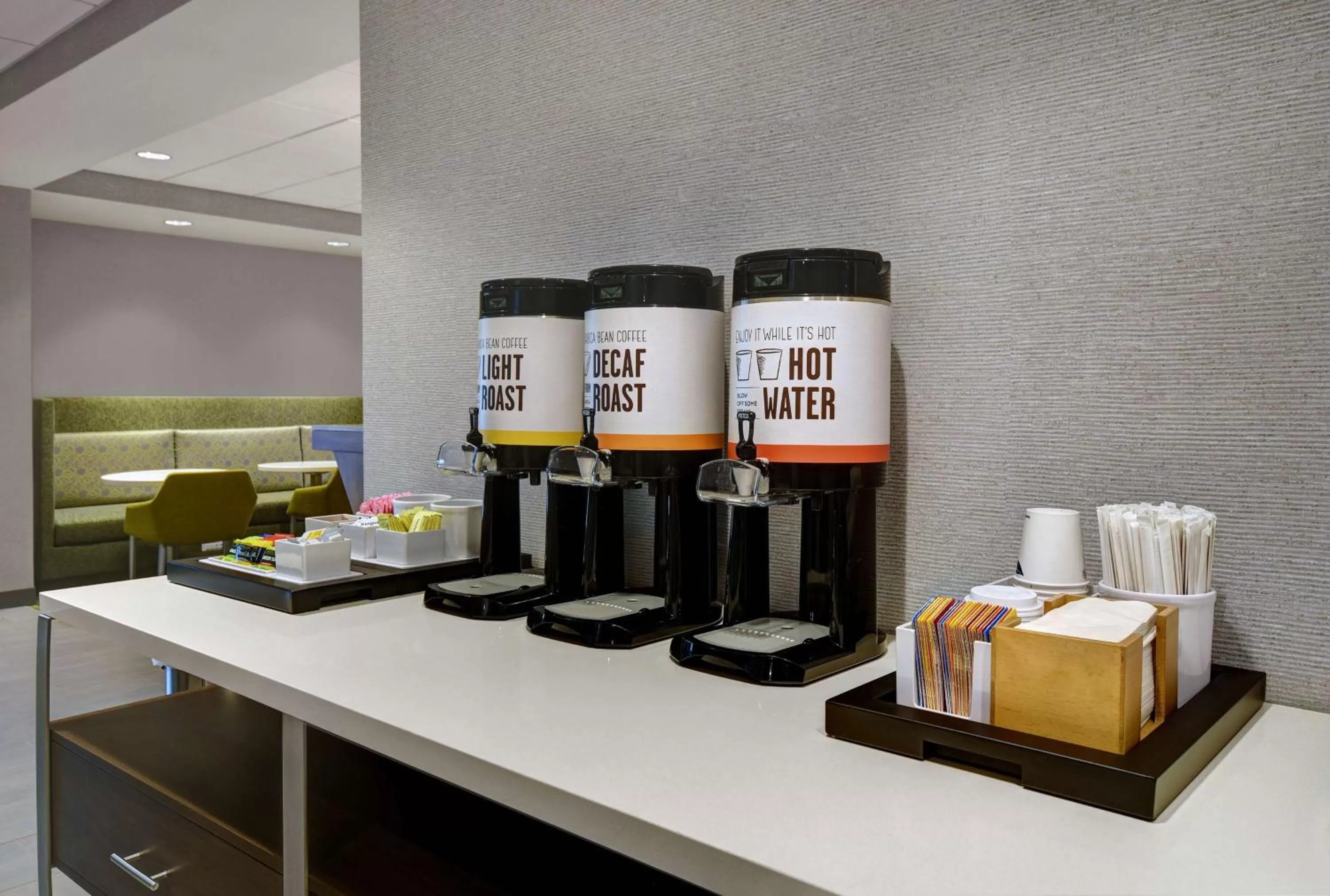 Dining area in Hampton Inn Cave City, KY