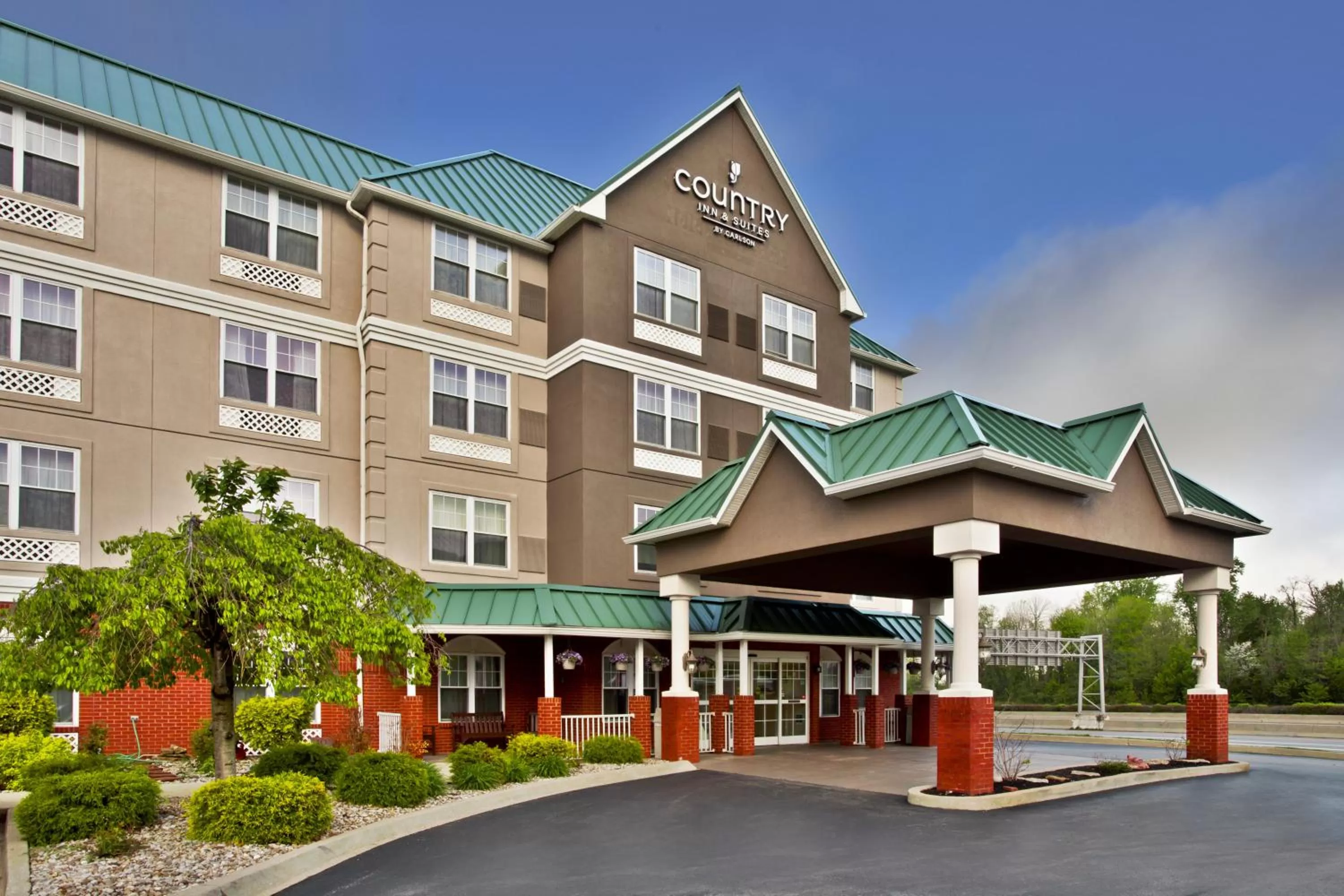 Facade/entrance in Country Inn & Suites by Radisson, Louisville East, KY