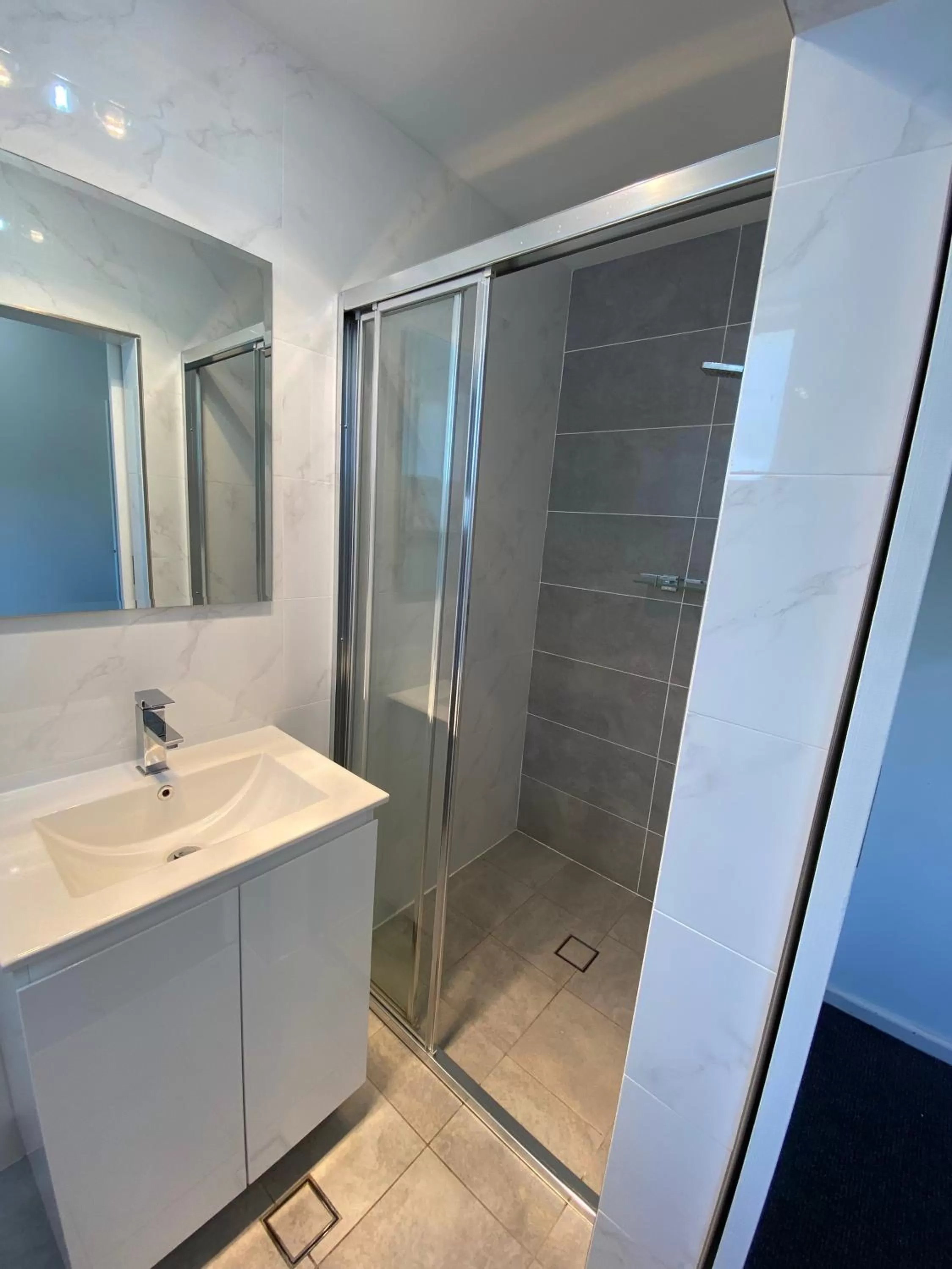 Shower in Central Motel Mudgee