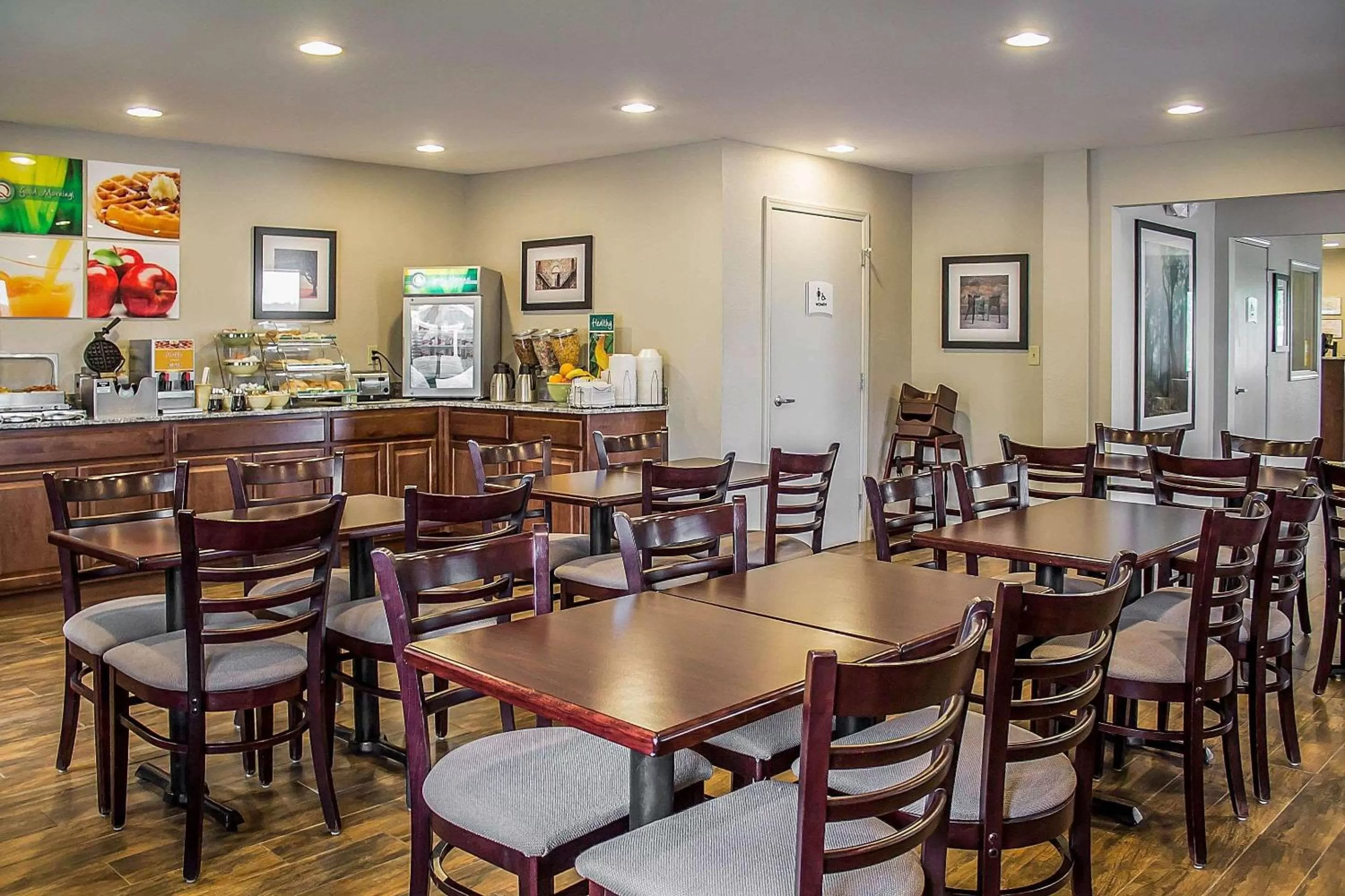 Restaurant/places to eat in Quality Inn Cambridge